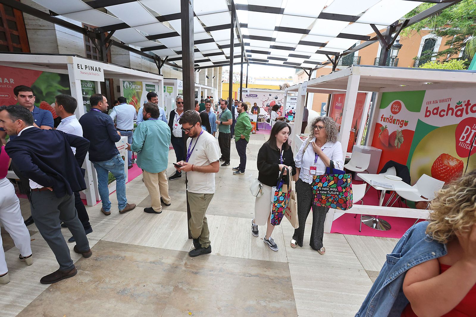 Imágenes del  IX Congreso de los frutos Rojos en la mañana de jueves
