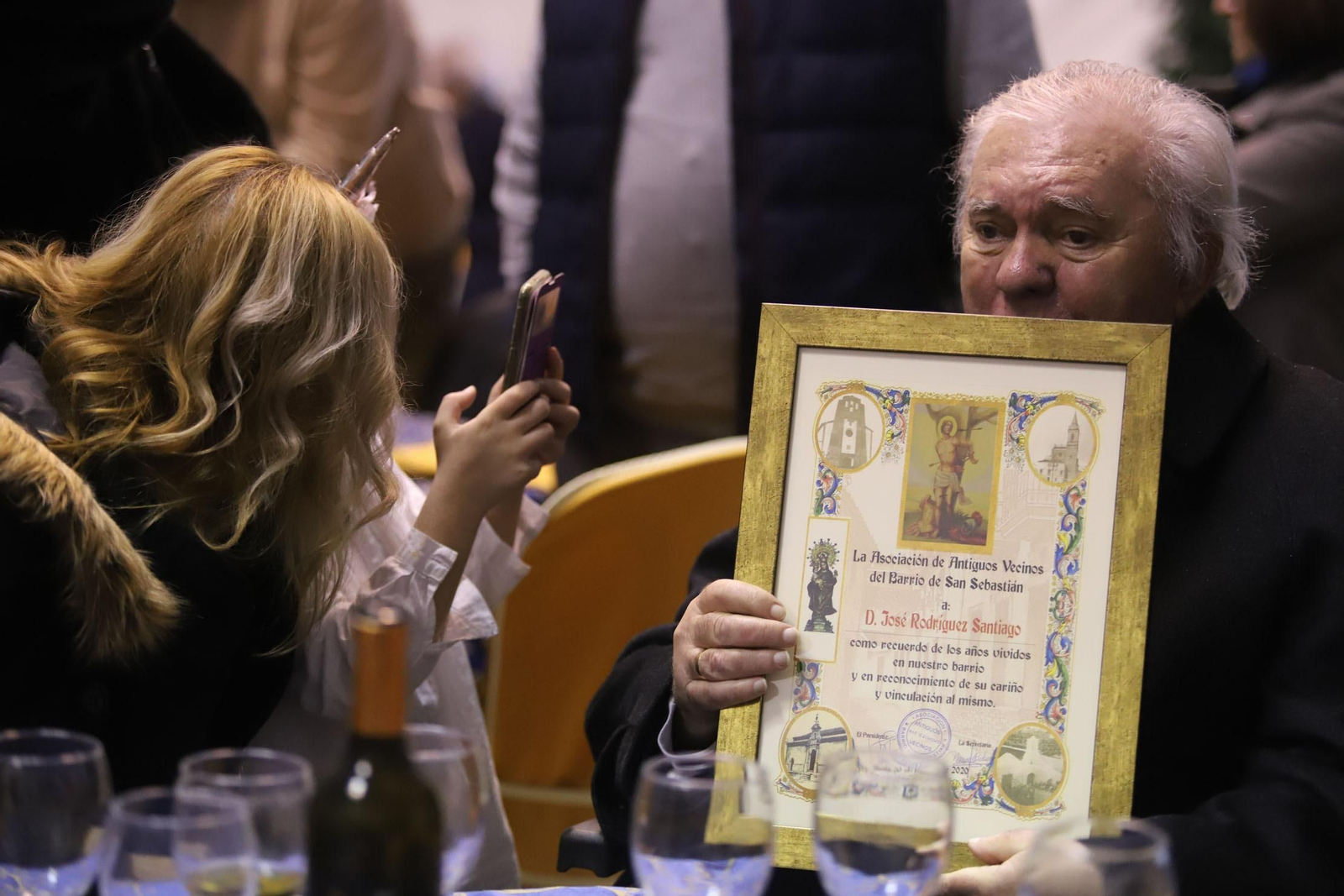 Imágenes de la convivencia con los antiguos vecinos de San Sebastián y la entrega a homenajeados con recuerdos del acto.