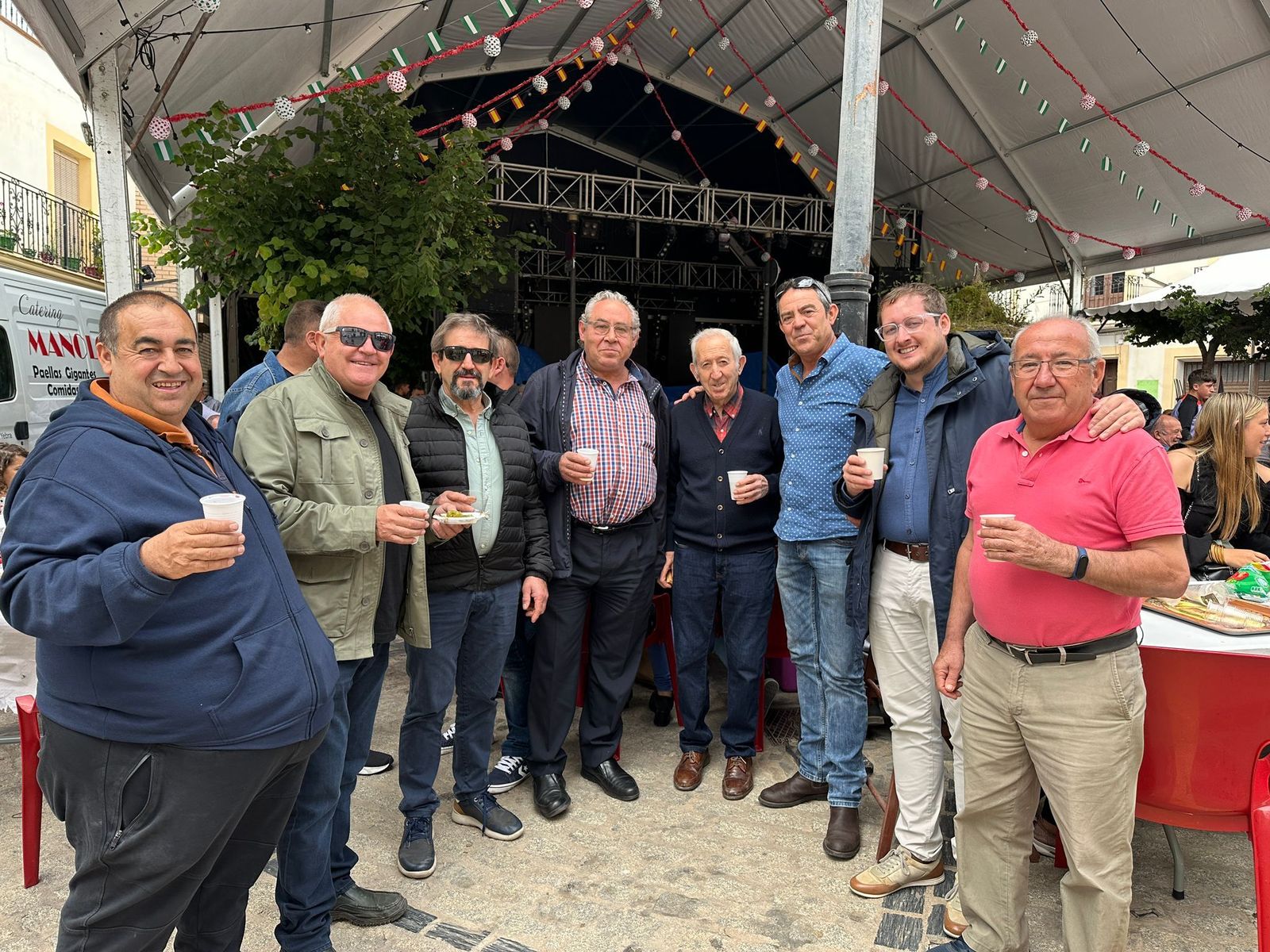 El alcalde, Ismael Gil, segundo por la derecha, este sábado en las fiestas.