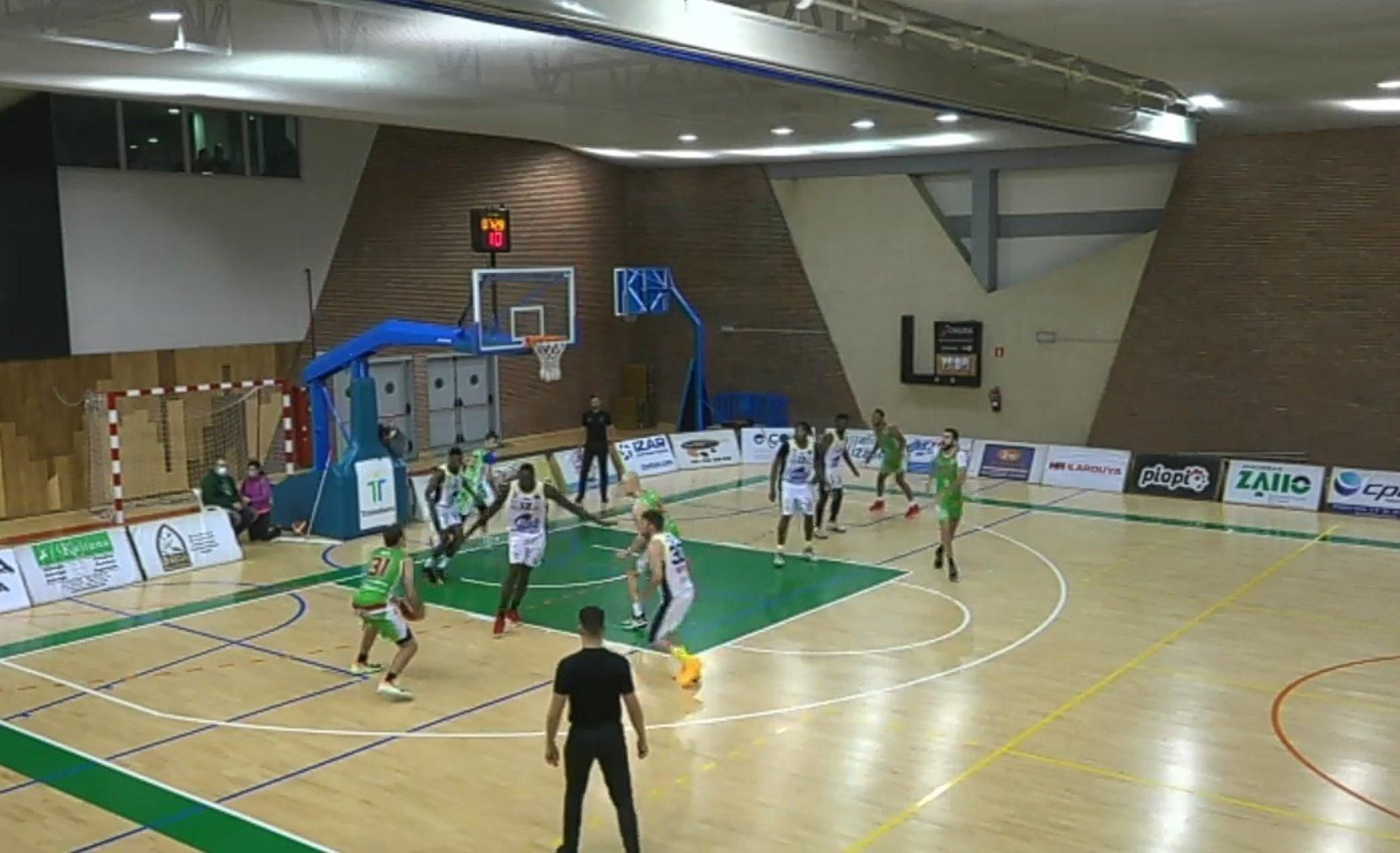 Un instante del partido entre Zornotza y Udea.