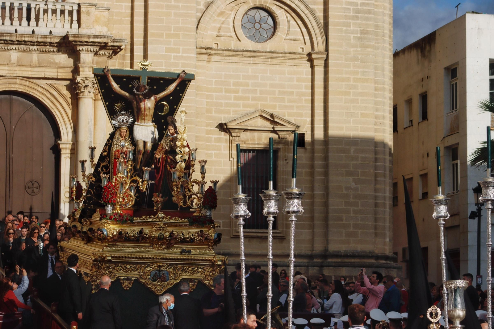 Imágenes de la salida de la Vera Cruz en la Semana Santa de Chiclana 2025