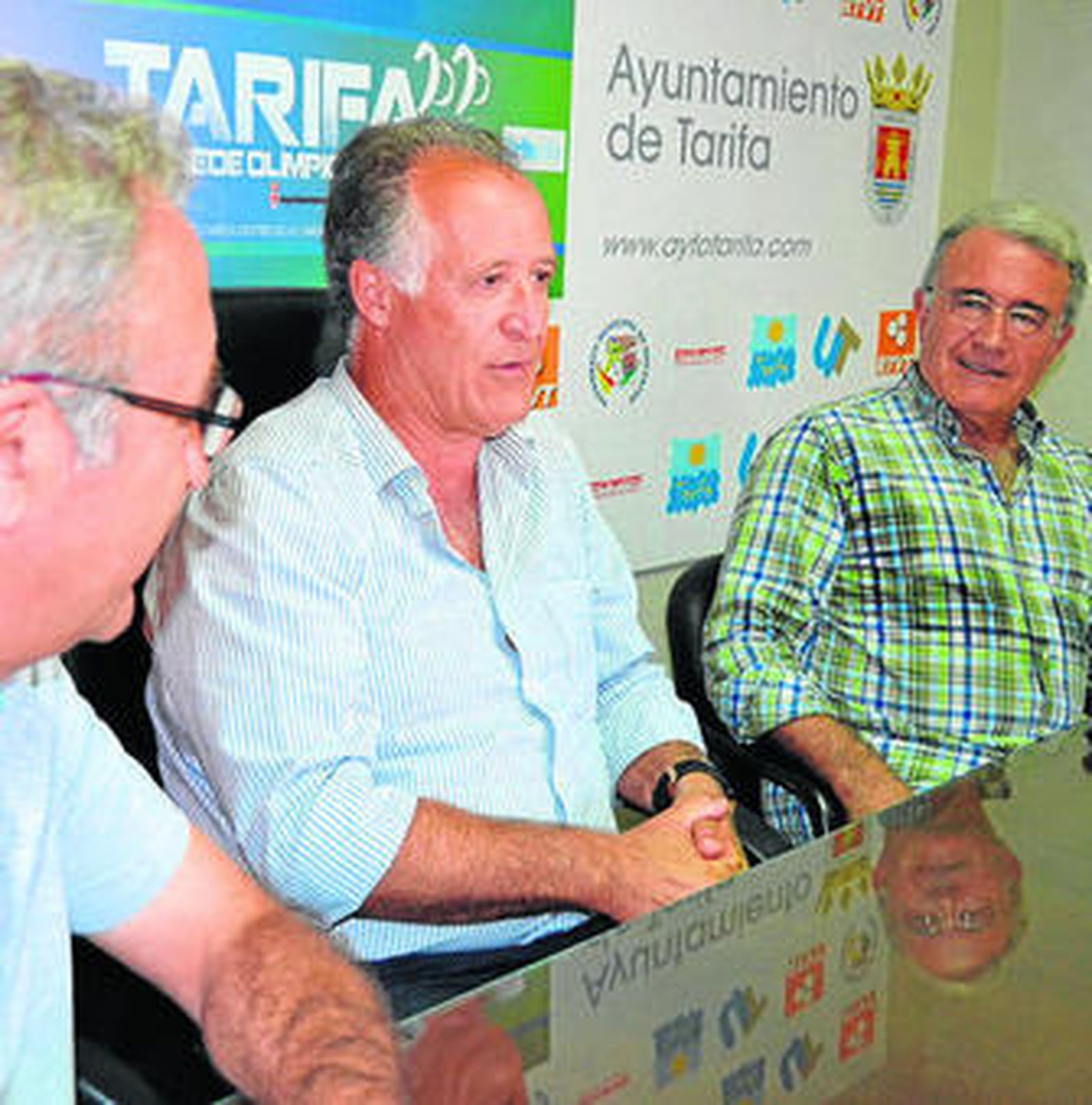 Instante durante la presentación del pregonero de la feria de Tarifa 2014.