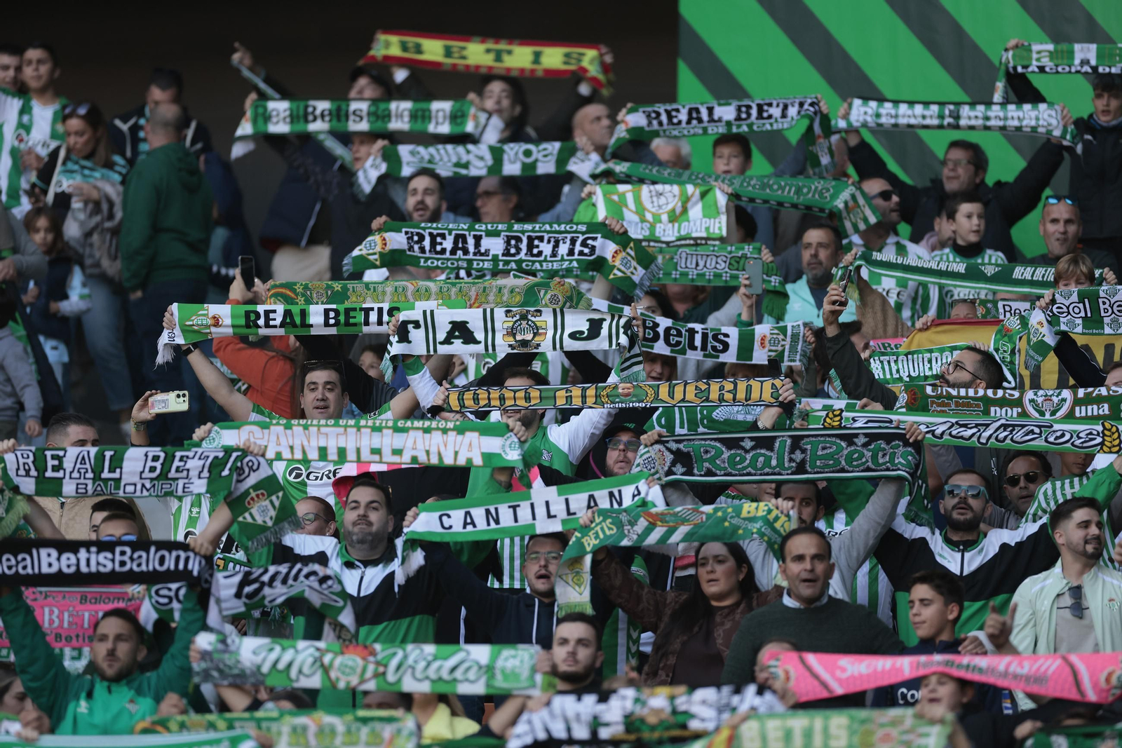 Búscate en las fotos del Betis - Girona