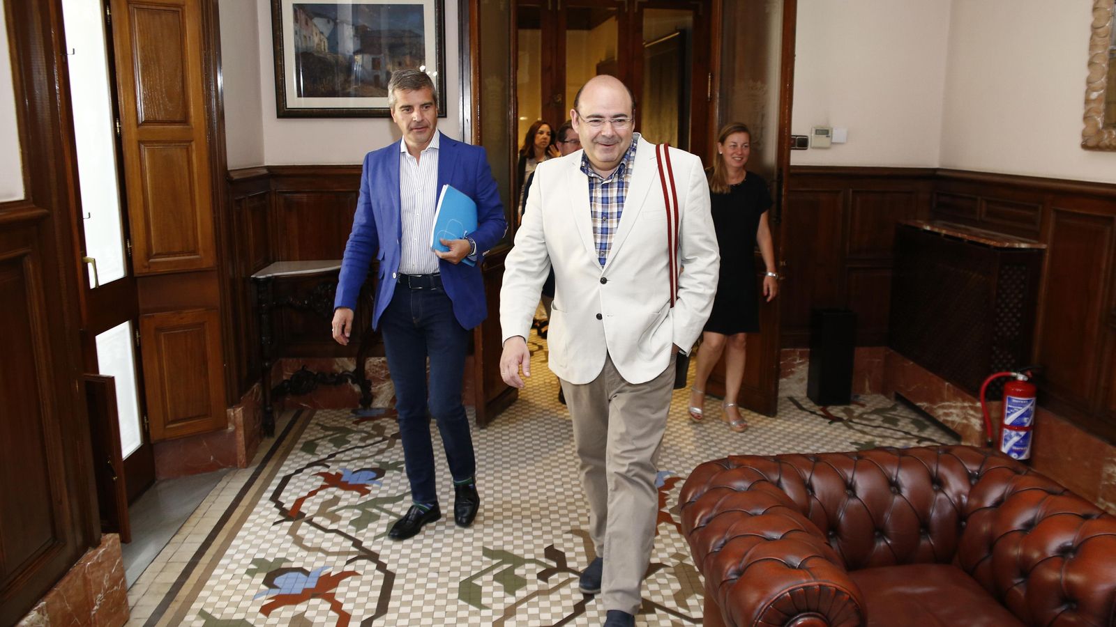 Seabstián Pérez y César Díaz, a su llegada a la reunión.