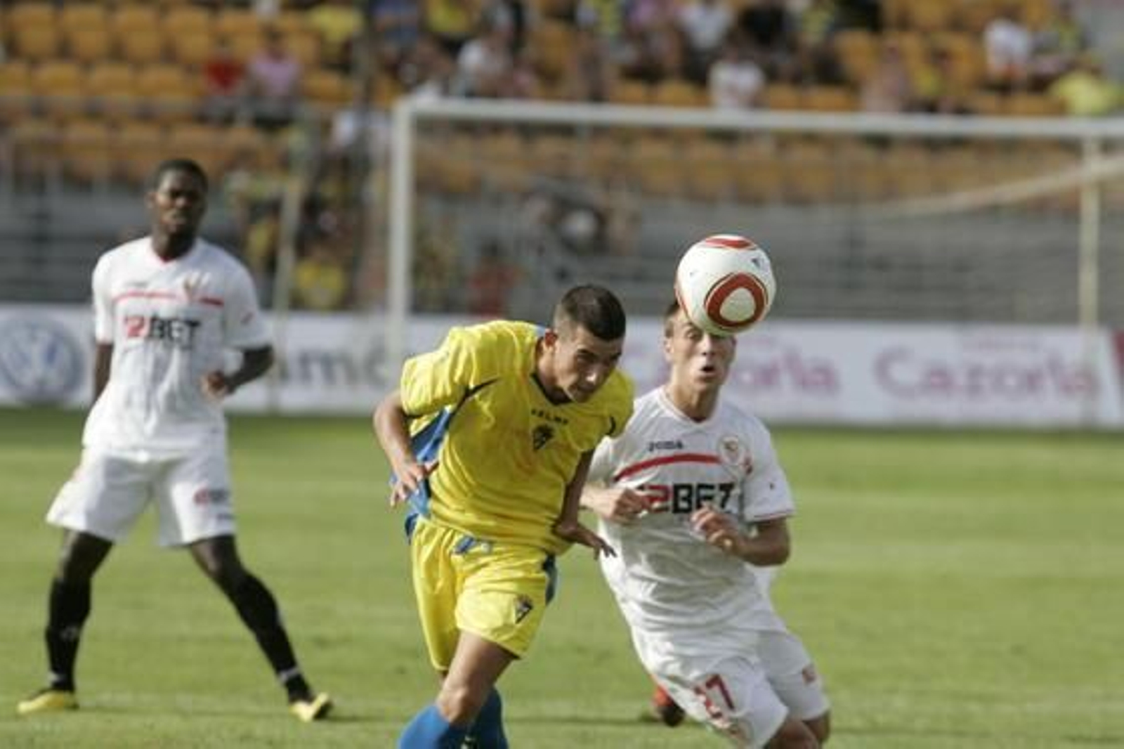 El Sevilla consiguió imponerse por tres goles a dos y cierra así la época de pruebas antes de enfrentarse al Barça.

Foto: Jesús Marín