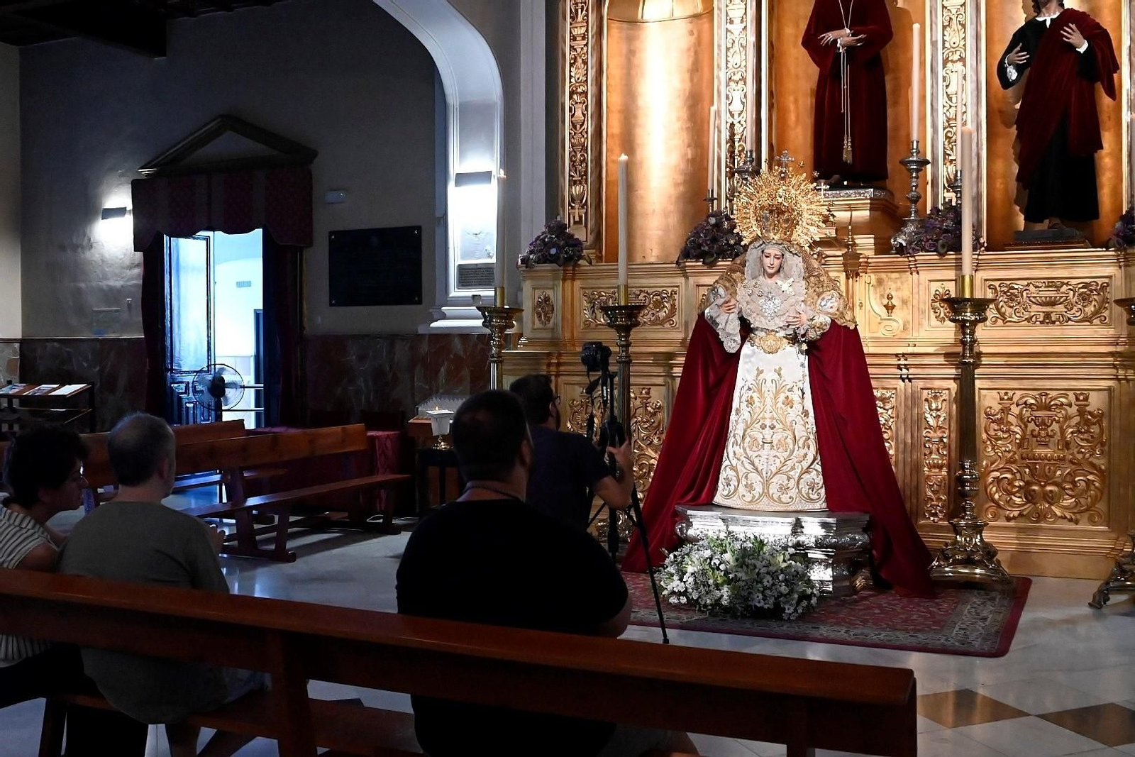 Las mejores fotos de la veneración de la Virgen de la Piedad de Córdoba tras su restauración Las mejores fotos de la veneración de la Virgen de la Piedad de Córdoba tras su restauración