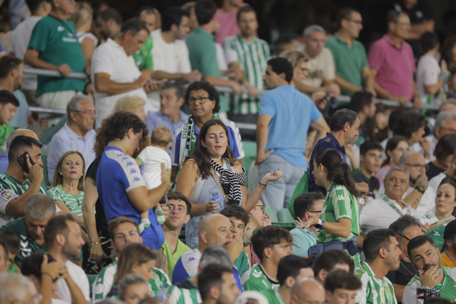 Búscate en las fotos del Betis-Valencia
