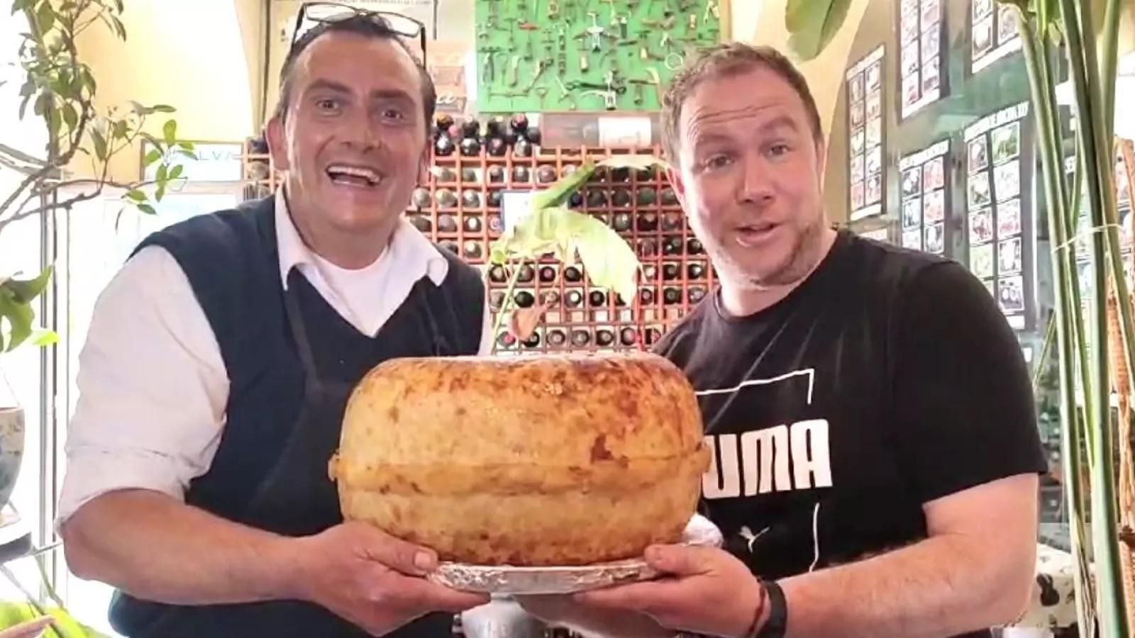 Ángel Rivas junto a Pepe y el "tortillón"