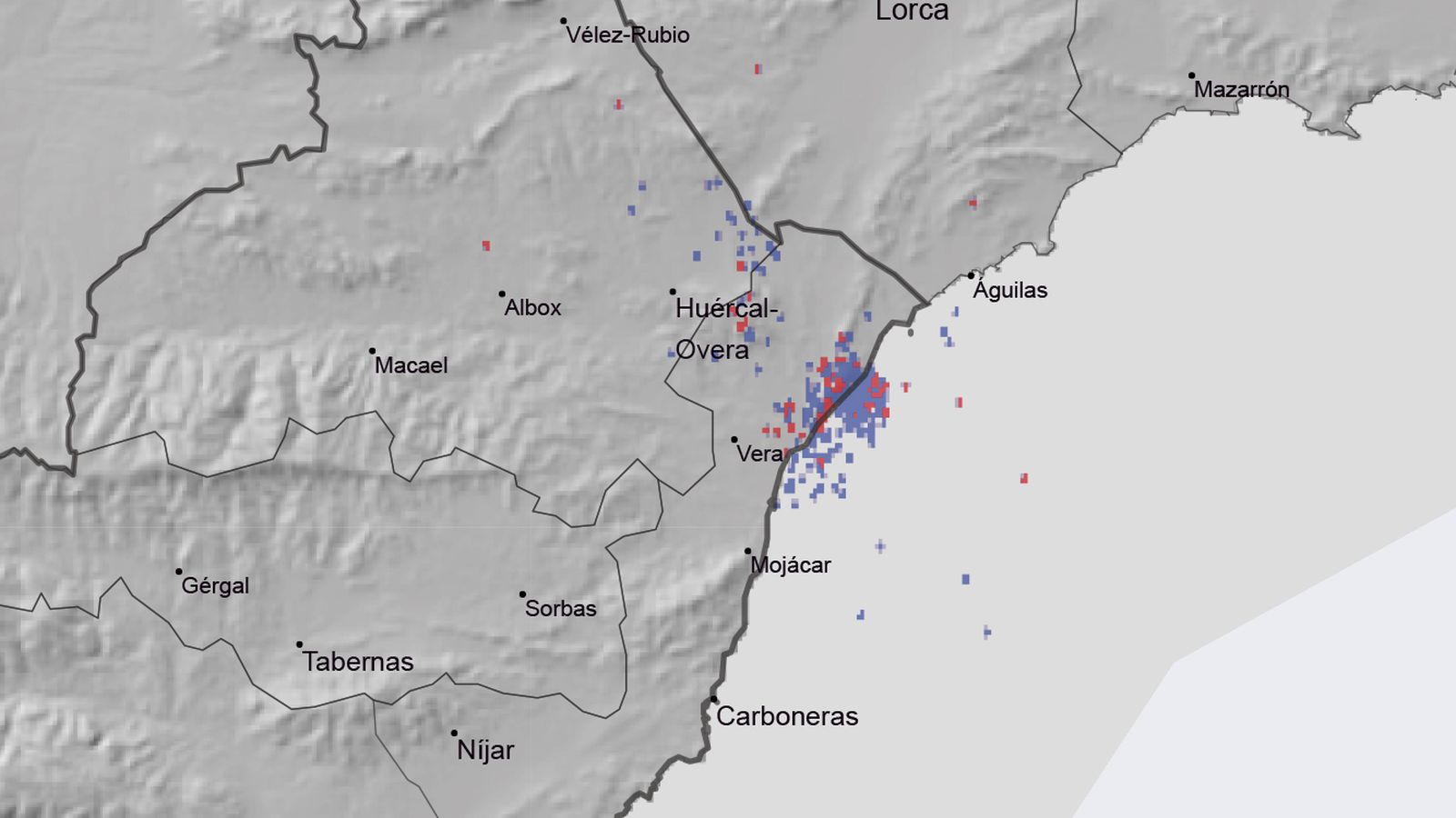 Descargas eléctricas a las 3:00 horas del domingo (en azul las descargas negativas y en rojo las positivas).