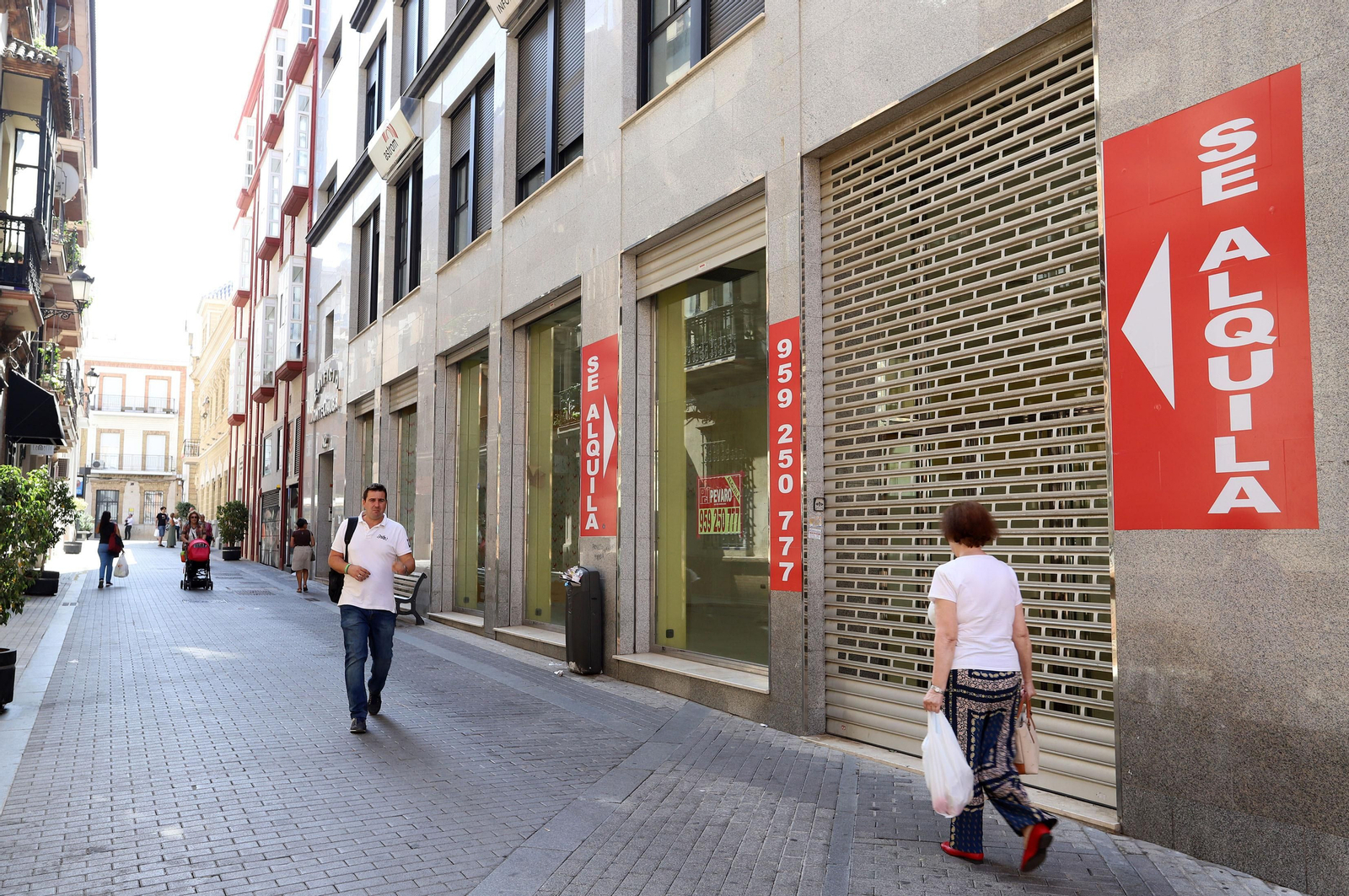 Imágenes de los comercios cerrados y ambiente de las calles del centro