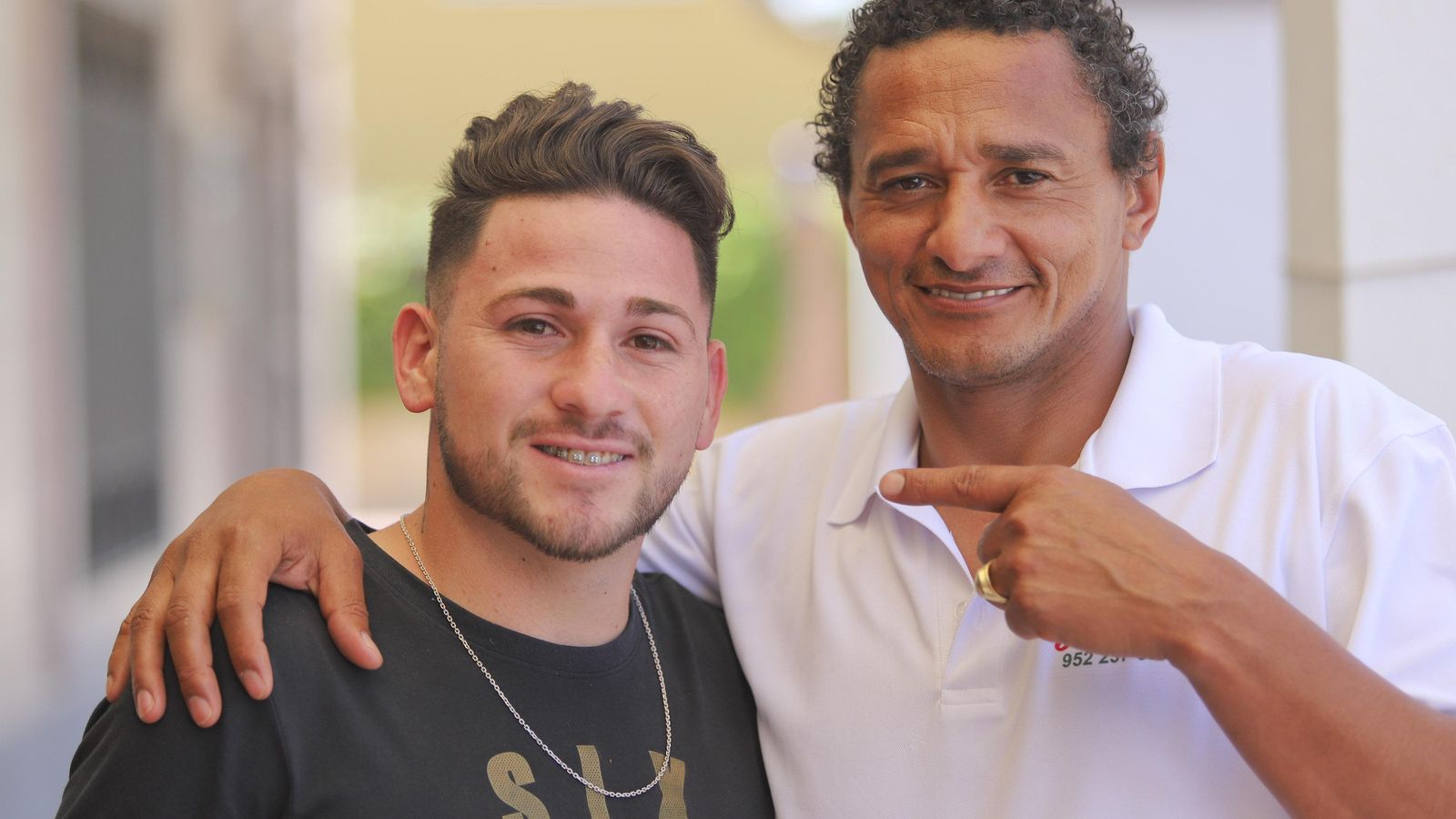 Darío Silva, con el joven Gonzalo Pereira, canterano de Danubio.