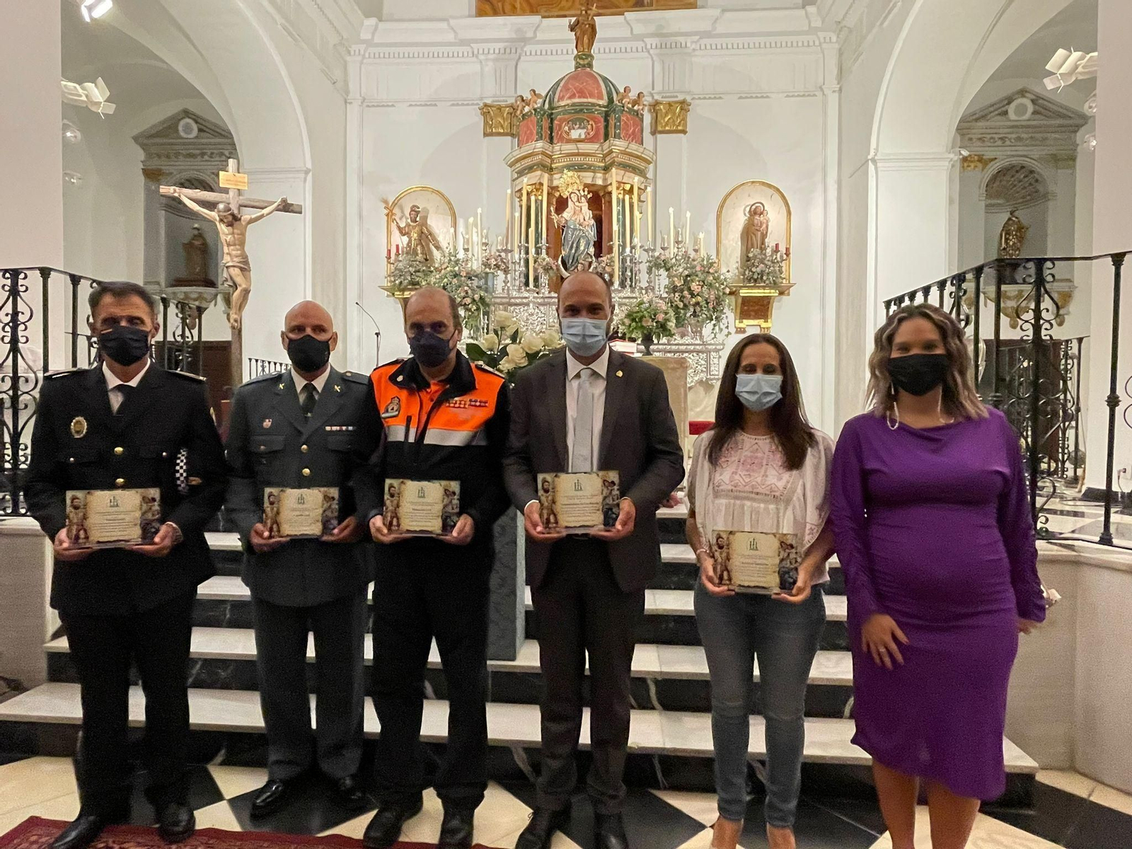 Varios de los homenajeados por la hermandad de Nuestra Señora del Rosario.