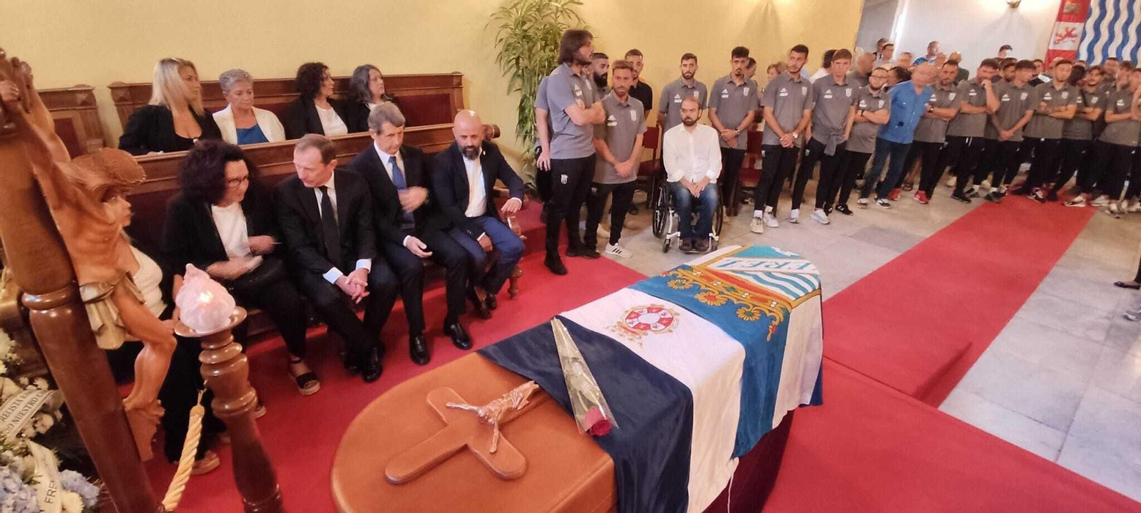 Familiares, Butragueño, Salguero, la plantilla del Xerez CD y Zuasti velan a Verdú.