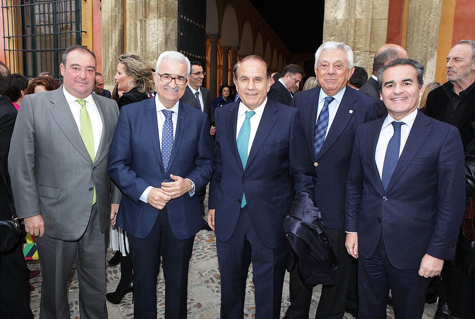 Tomás Valiente Manuel Jiménez Barrios,, Antonio Pascual, Francisco Herrero, presidente de la Cámara de Comercio de Sevilla, y Rafael Herrador.