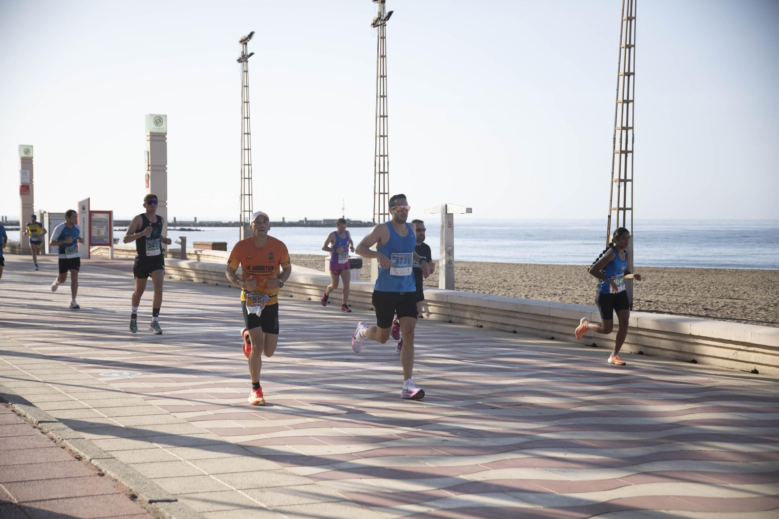 El Medio Maratón de Almería 2025, en imágenes