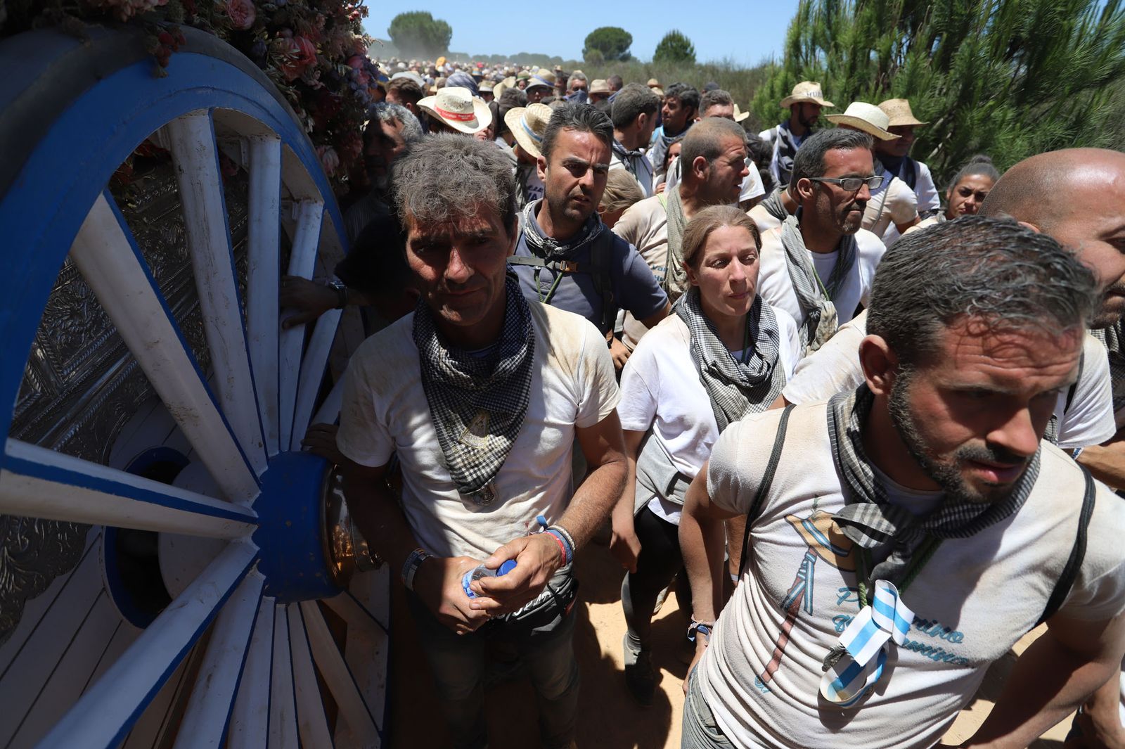 Imágenes de la Hermandad del Rocío de Huelva en el camino