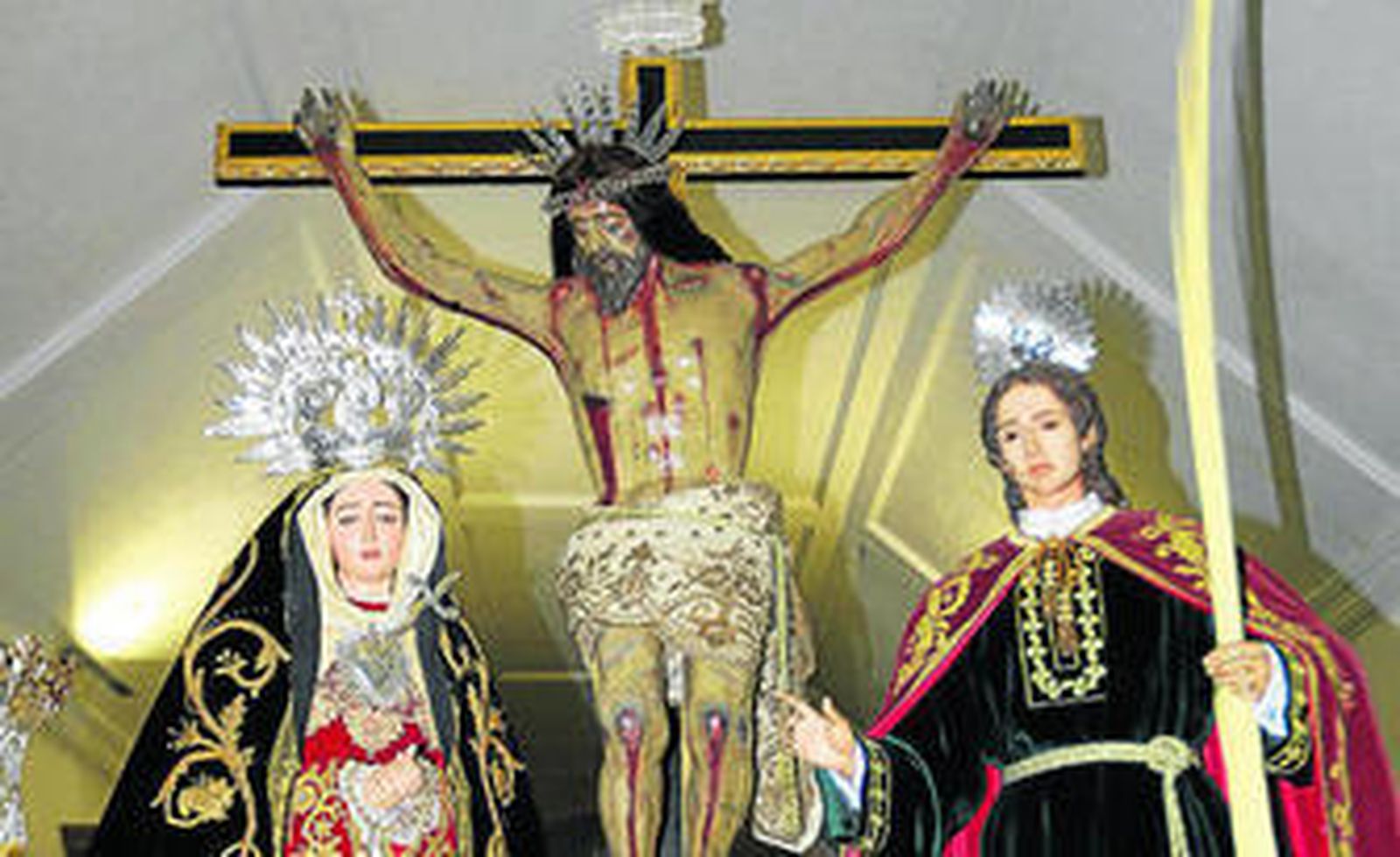 Santísimo Cristo de la Vera Cruz, María Santísima del Mayor Dolor, San Juan Evangelista y María  Magdalena.