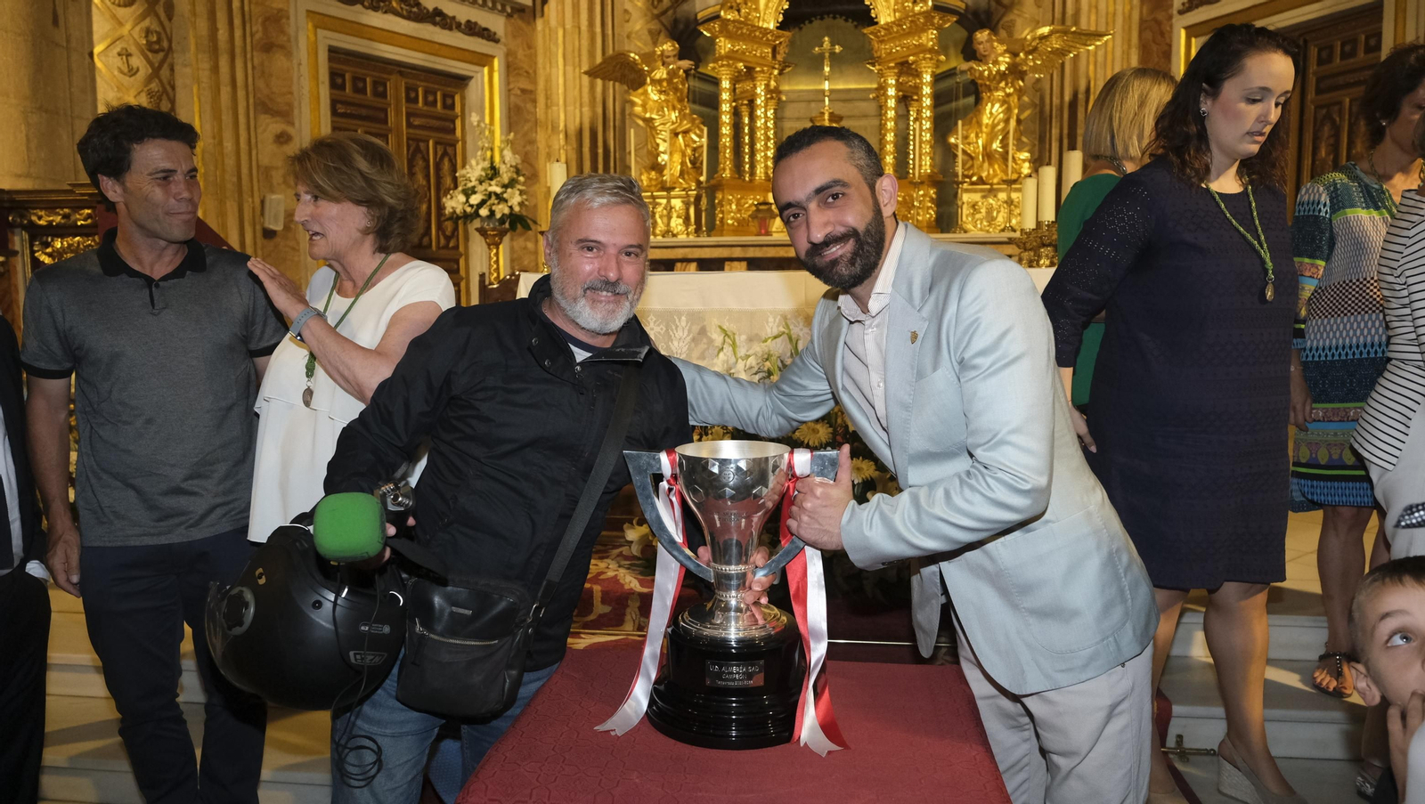 Ofrenda de la U.D. Almería a la Virgen del Mar, por el ascenso a la Liga Santander de Fútbol