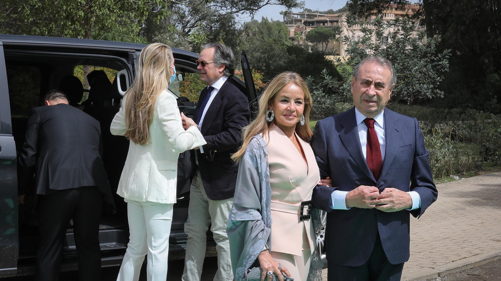 Artistas, políticos y empresarios en el bautizo de los nietos de José Luis López en Jerez