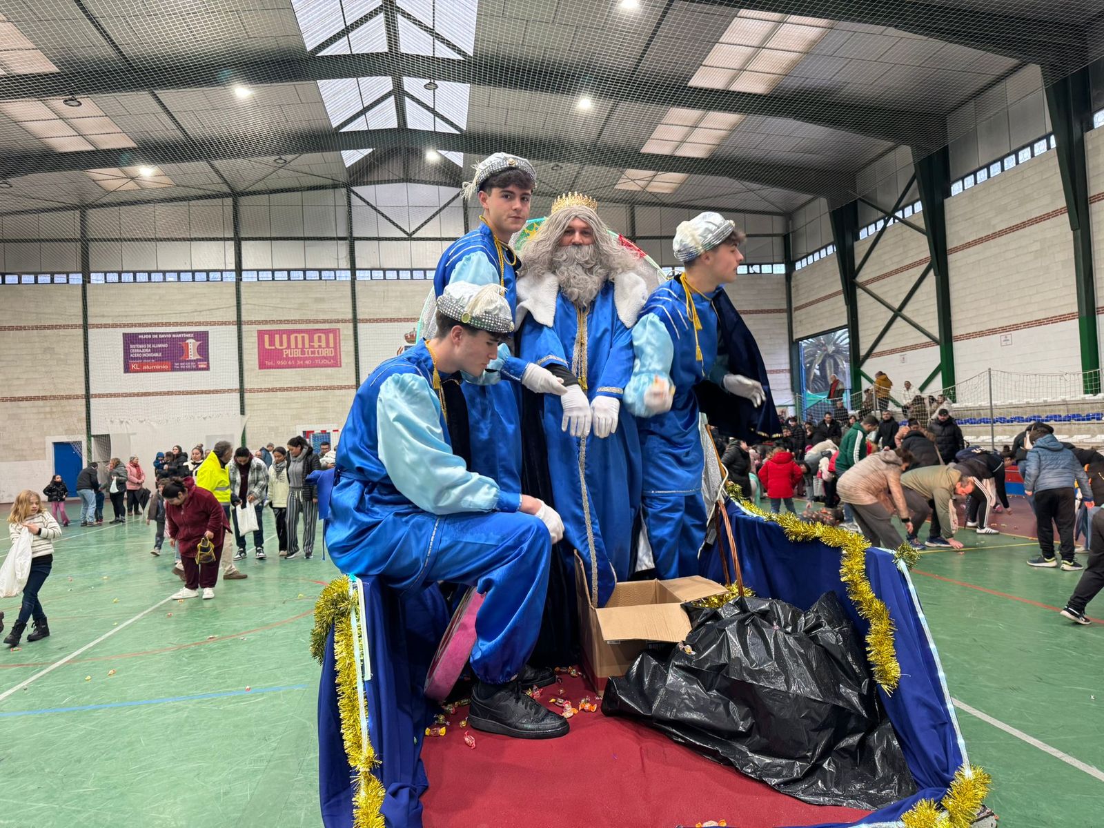 Serón disfruta de la llegada de los Reyes Magos en el Pabellón Municipal y en la residencia de mayores