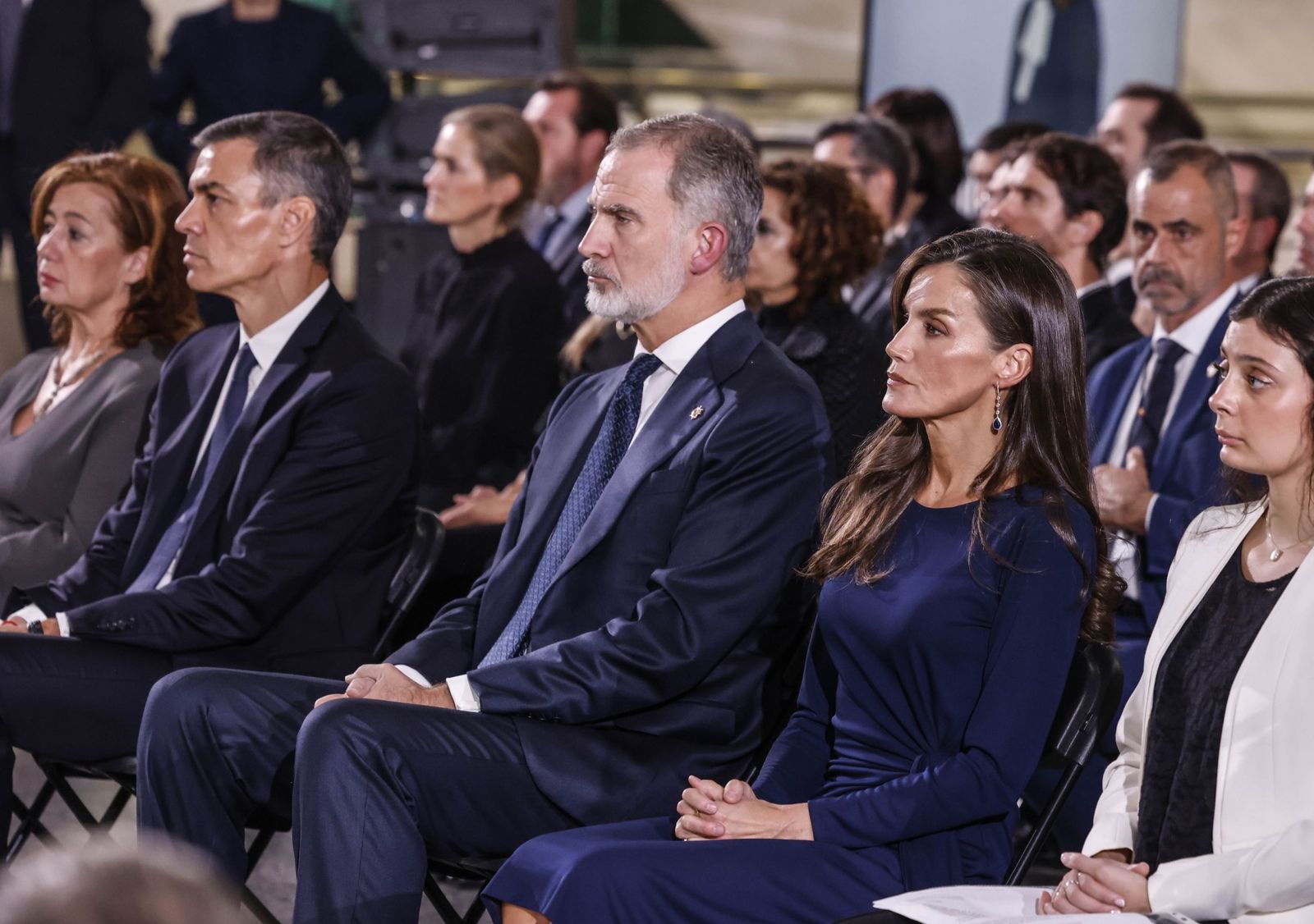 El Rey Felipe VI y la Reina Letizia junto al presidente del Gobierno, Pedro Sánchez, en el funeral de Estado por las víctimas de la DANA de Valencia