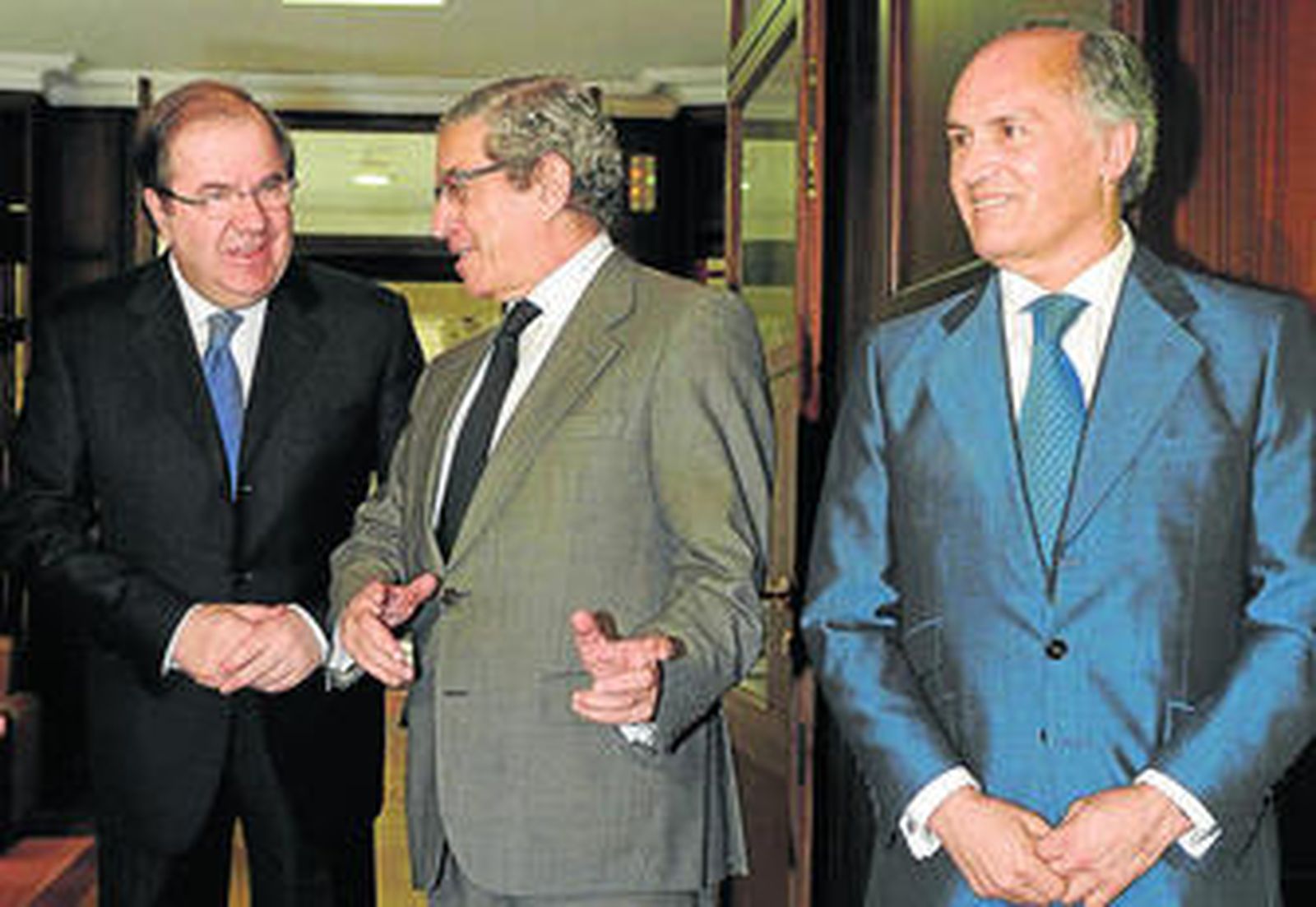 Juan Vicente Herrera, Braulio Medel y Evaristo del Canto, ayer en Valladolid.