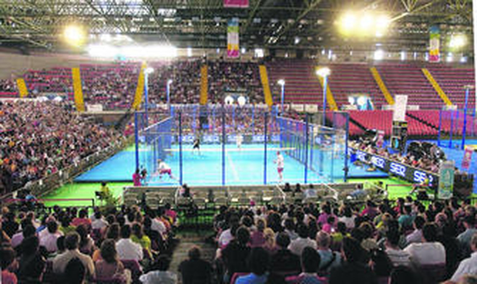 Un momento de la final de Pádel Pro Tour disputada ayer en el pabellón de San Pablo.