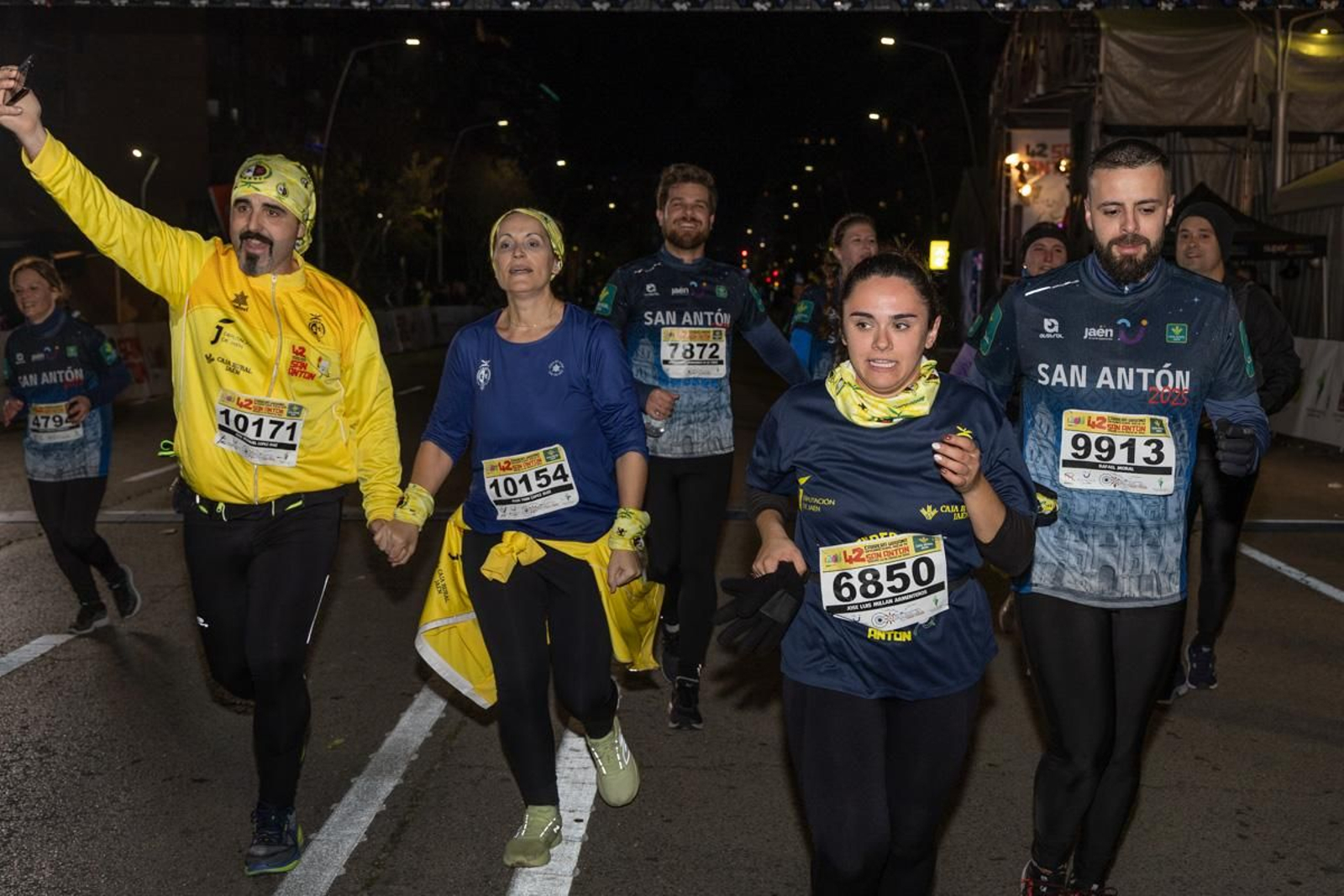 En imágenes: búscate en tu llegada a meta de la Carrera de San Antón 2025 (8)
