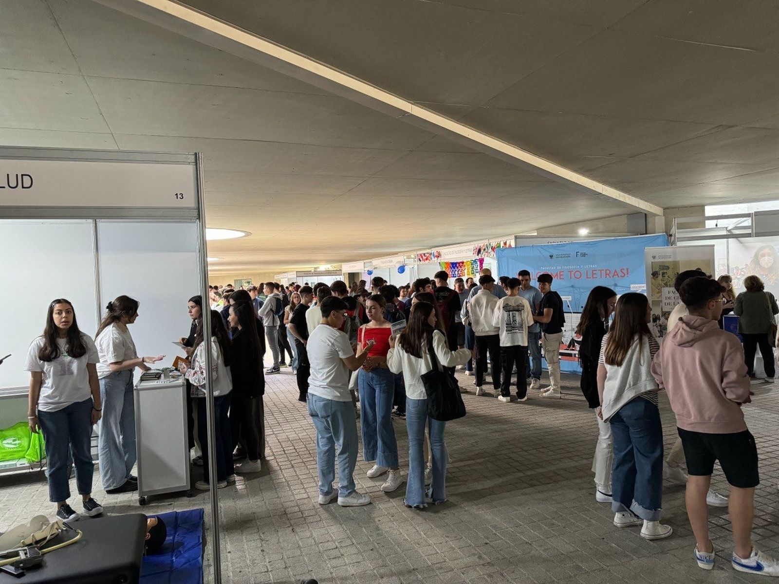 Estudiantes, esta mañana, en las jornadas organizadas por la UGR para alumnado de Bachillerato.