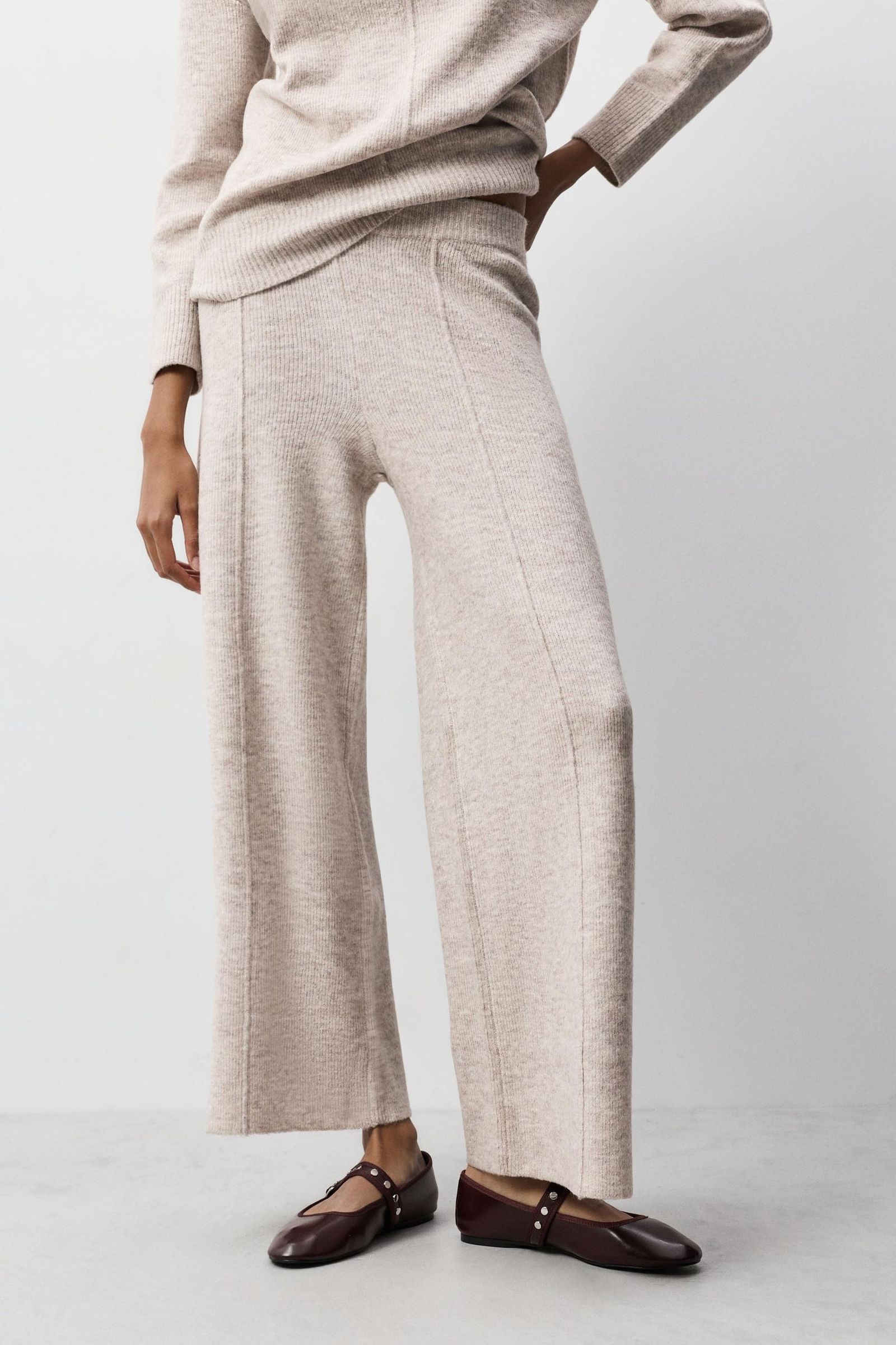 Pantalones de punto de Lefties.