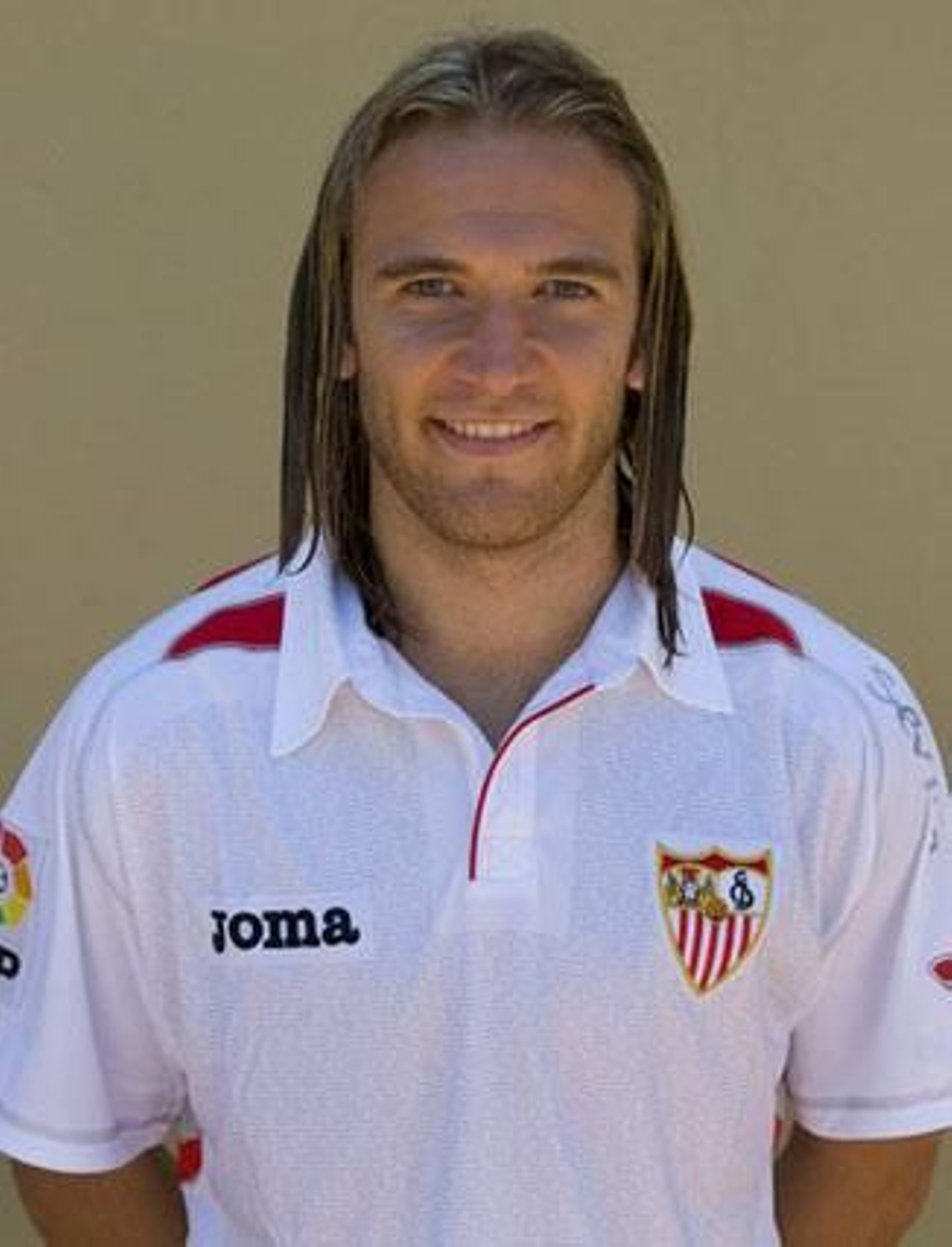 DIEGO CAPEL(medio)
Edad:21 años
Temp. en el club:3ª
Goles en 08-09:2
Contrato hasta: 2011