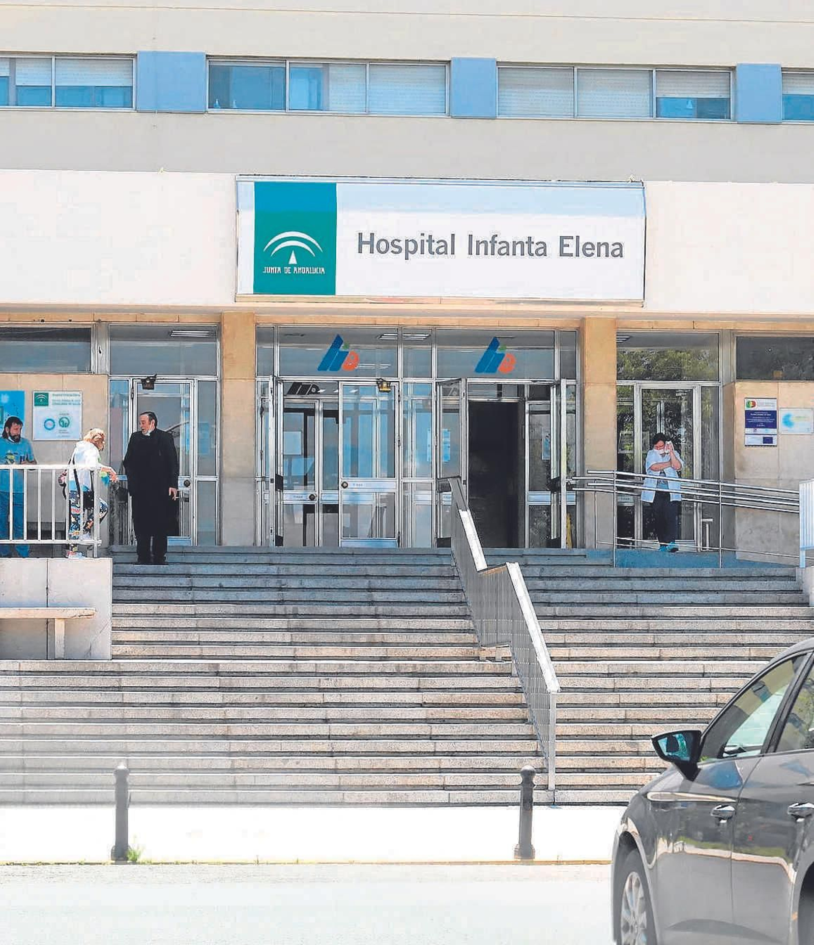 Acceso principal al Infanta Elena.