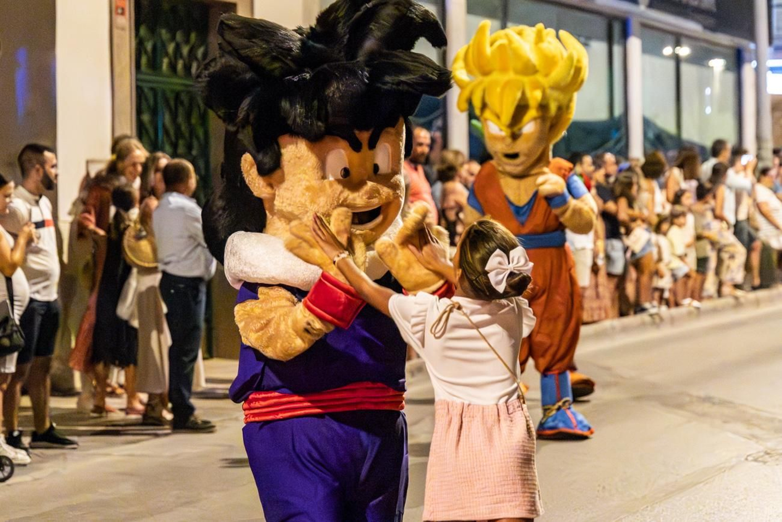 Pasacalles inaugural, fuegos artificiales e iluminación de la portada de feria y del recinto ferial de la Feria de San Bartolomé en Martos