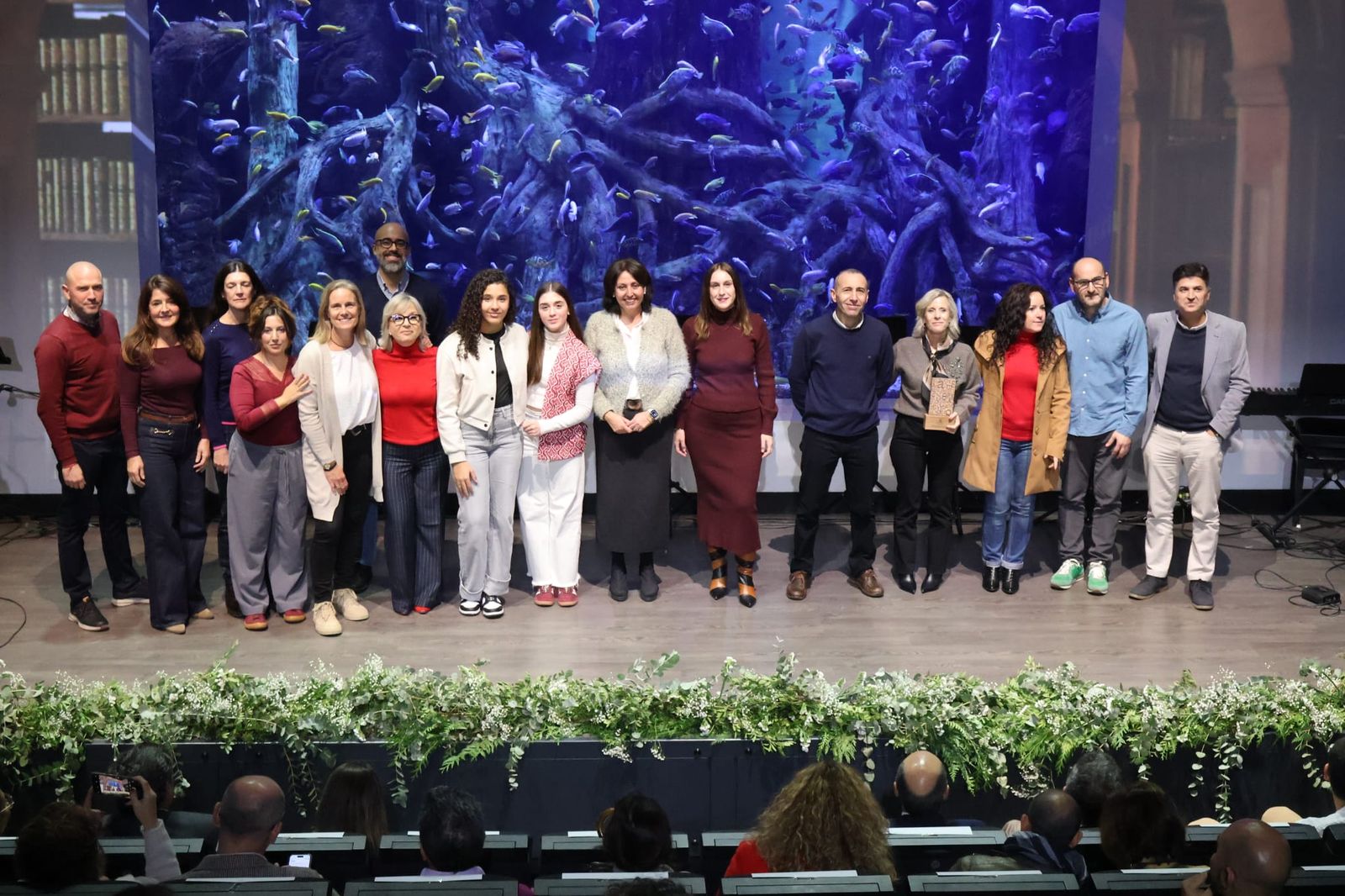 Representantes del IES Ciudad de Las Cabezas en la entrega de los premios.