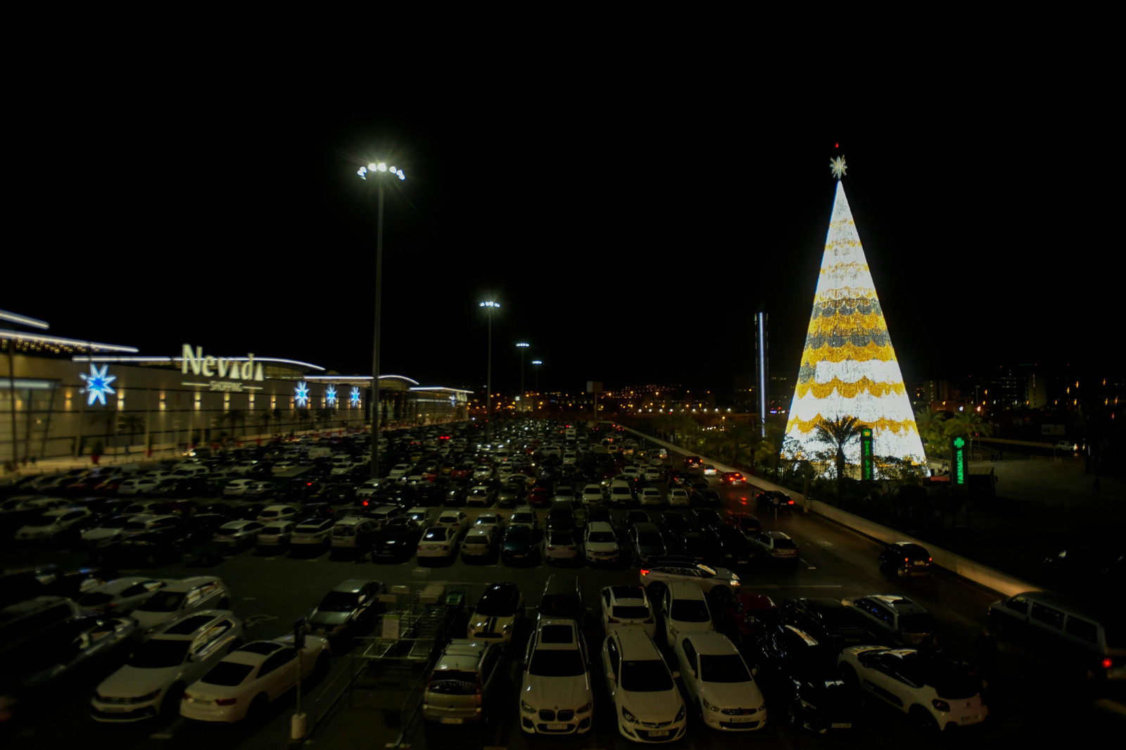 El encendido de la Navidad 2021 en el centro comercial Nevada Shopping, en imágenes