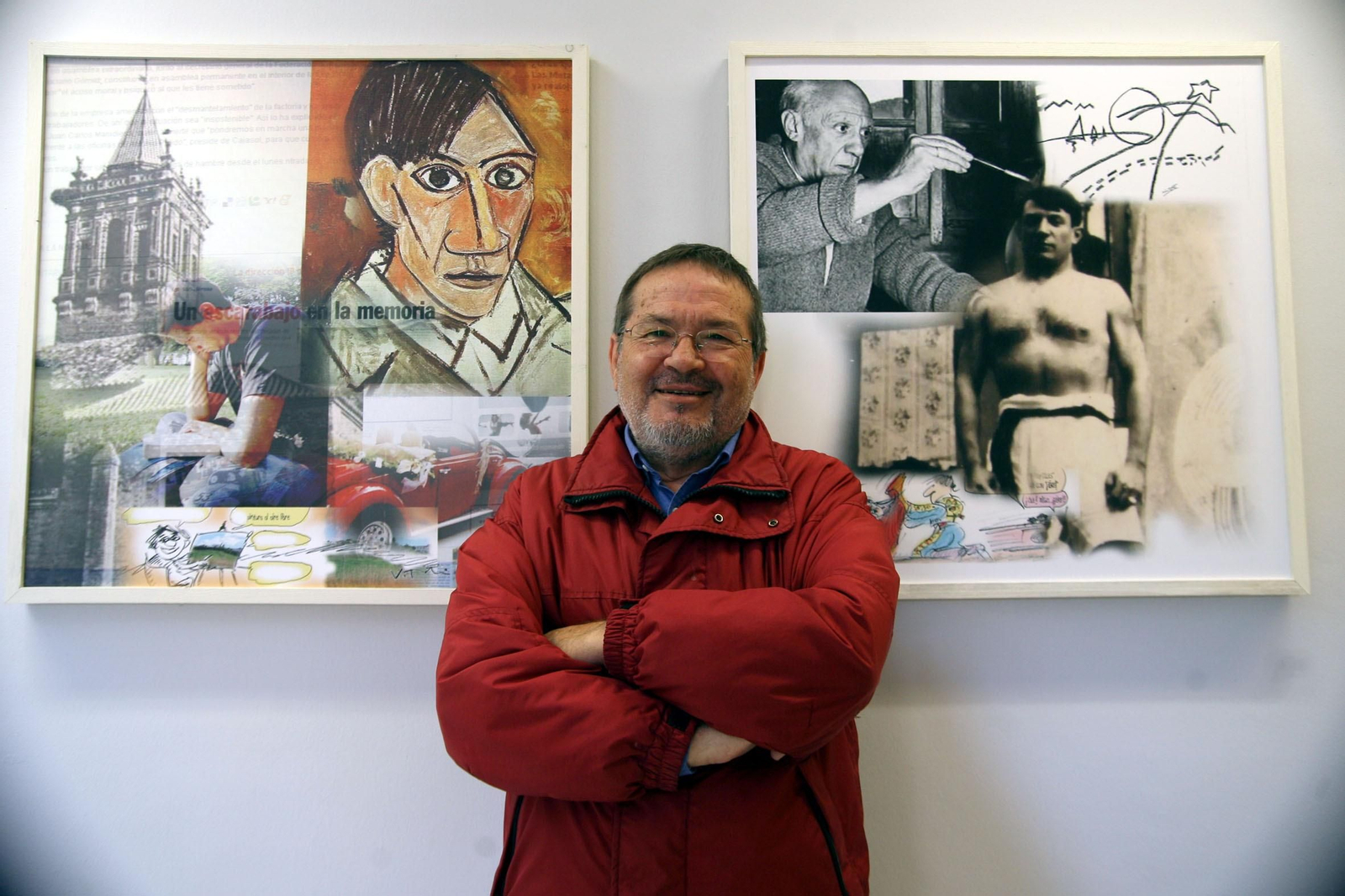 Vicente Toti ante dos de sus obras.