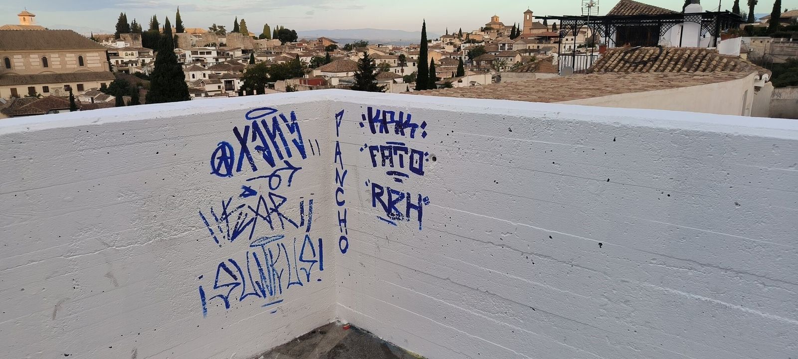 Grafiti en el Albaicín.