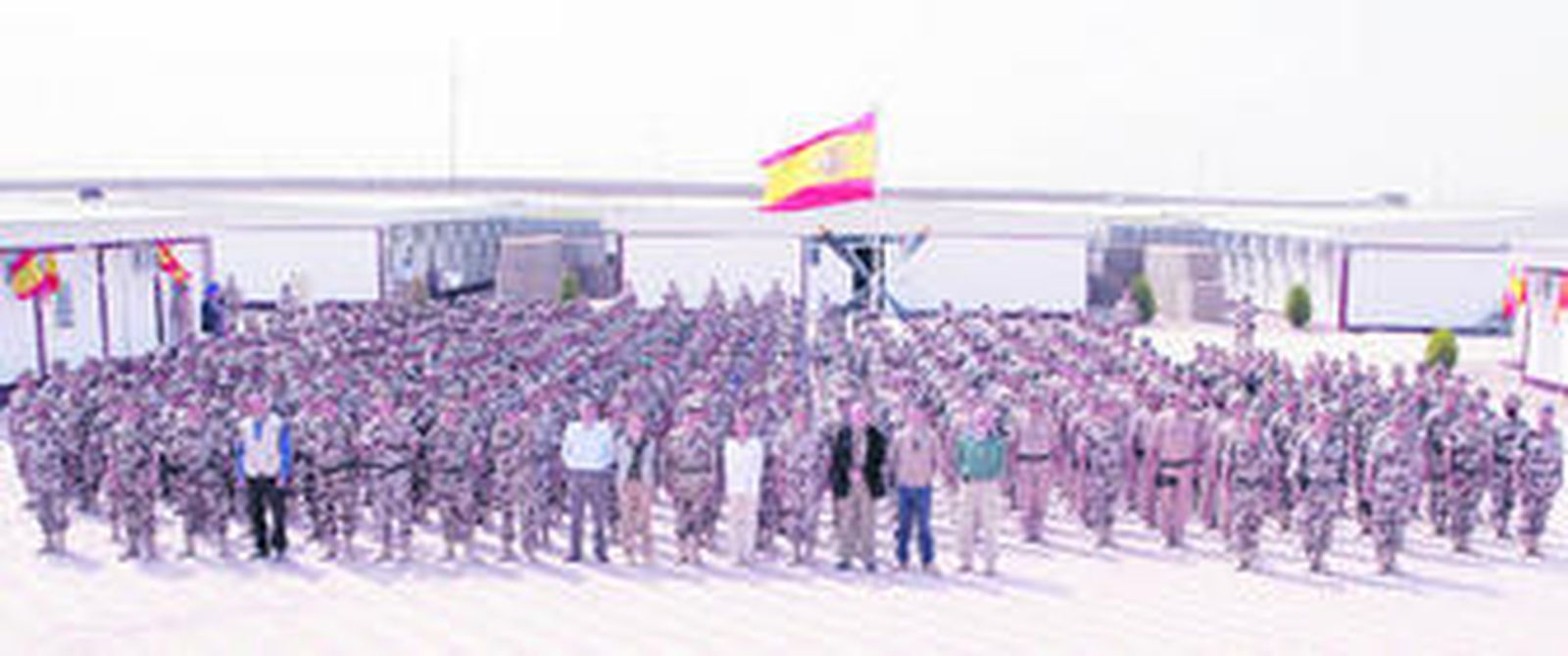 Visita de la ministra de Defensa a la base afgana de Herat, donde se encuentra desplegado el grueso del contingente del millar de soldados españoles en misión de la ONU.