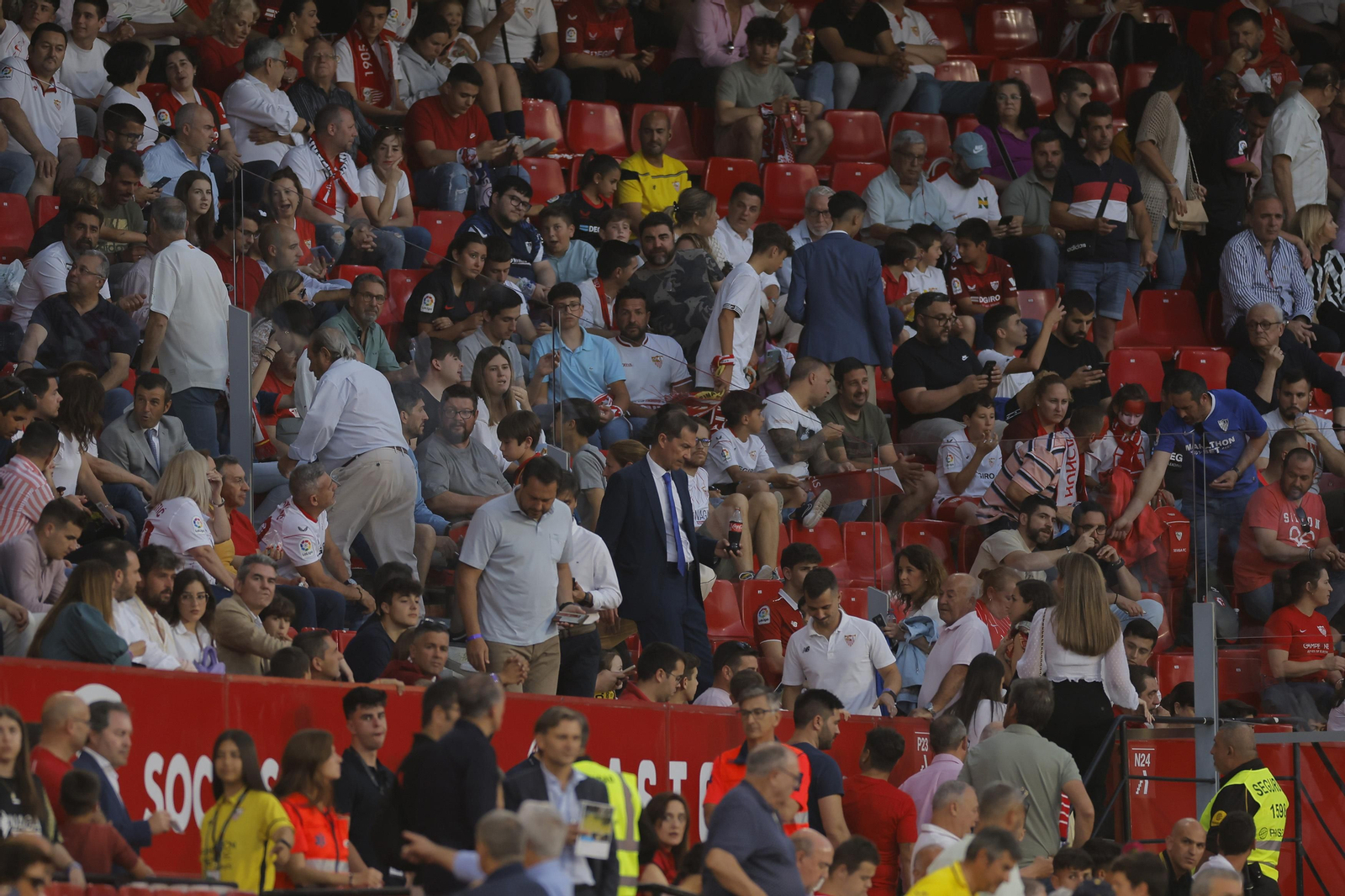 Búscate en las fotos del Sevilla -Villarreal