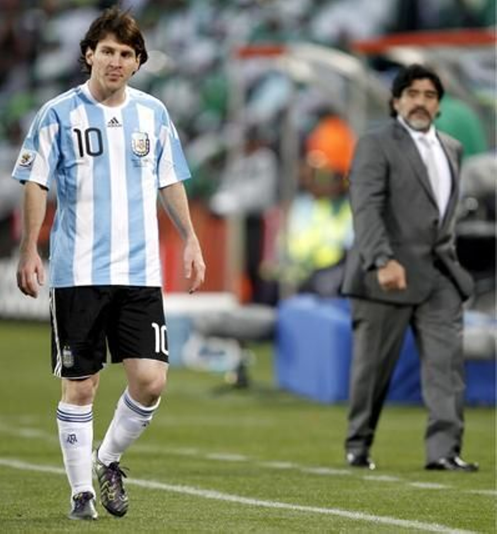 Argentina debuta con victoria ante Nigeria gracias a un solitario gol de Heinze. / EFE