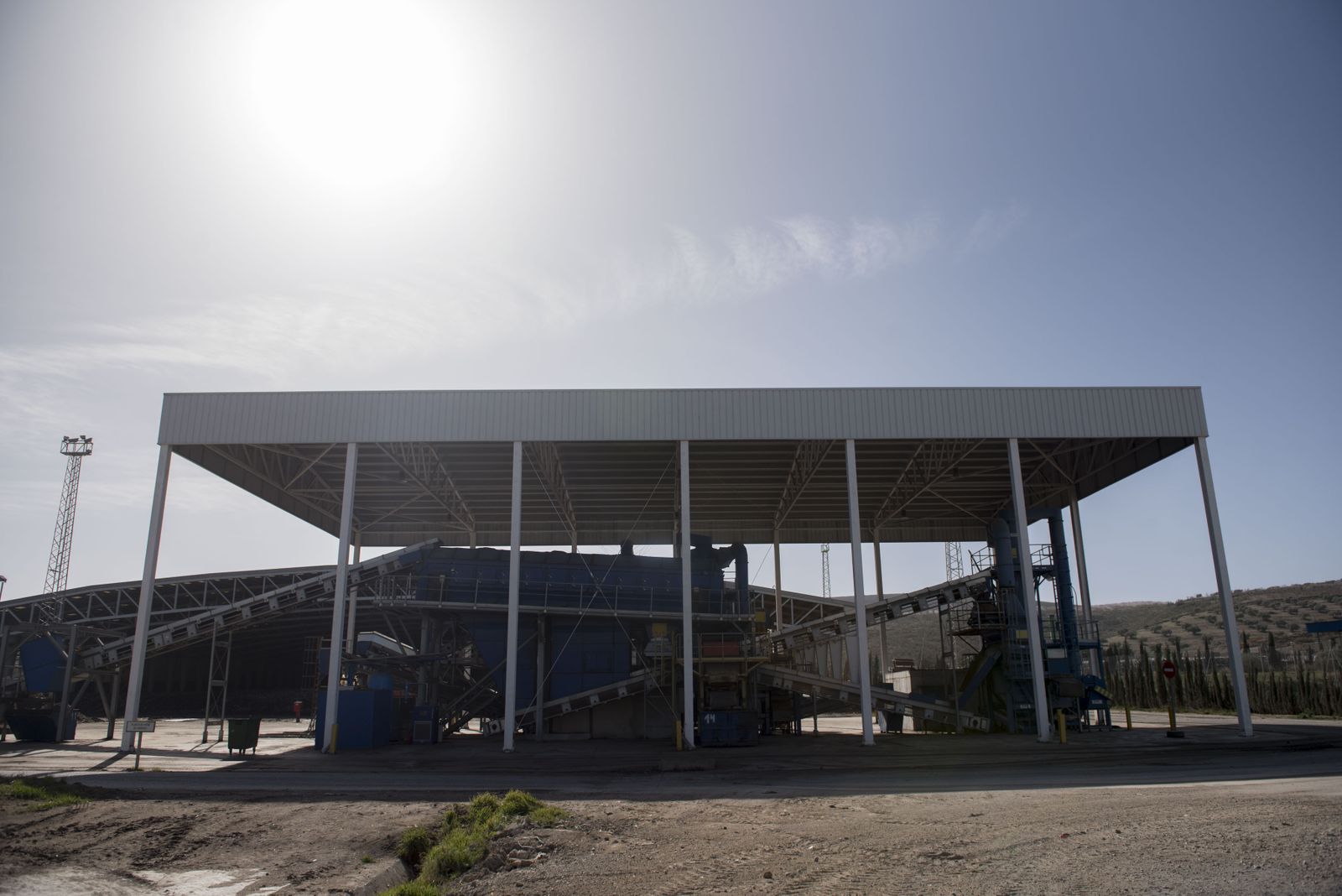 La tolva por la que llegarán los residuos sólidos a la planta de Alhendín