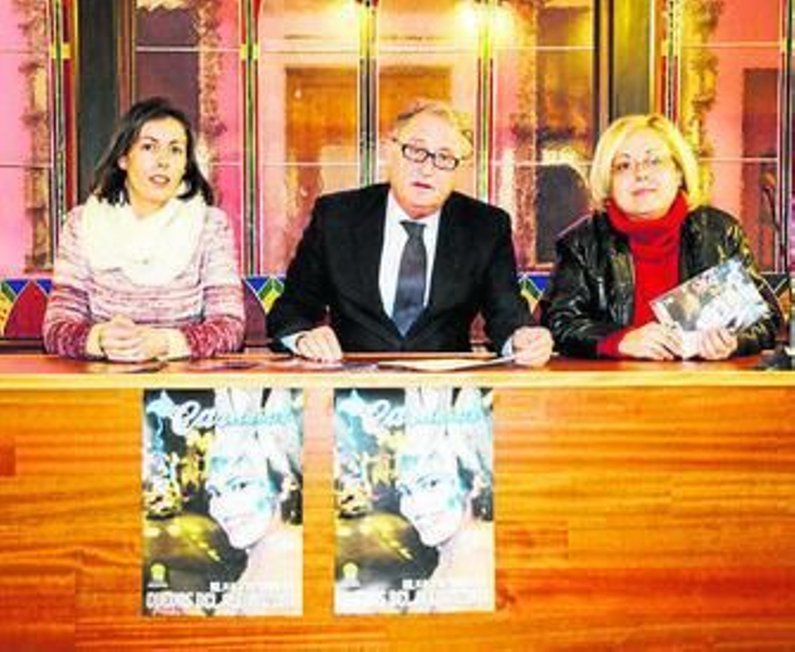 Jesús Caicedo entre Mariela Poveda y Eva Zamora.