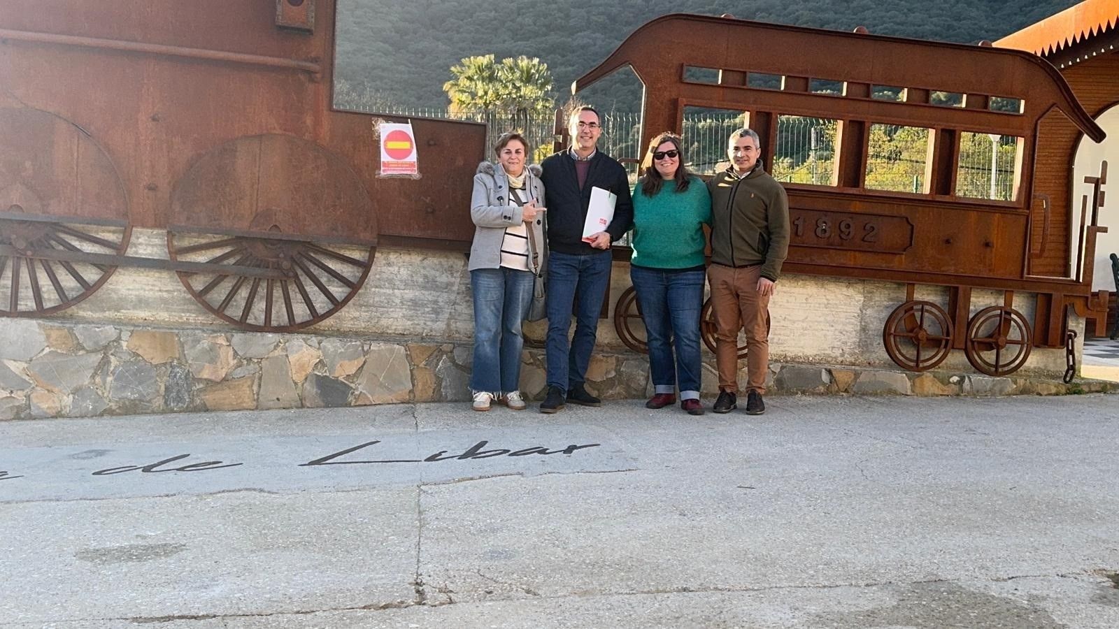 El coordinador territorial del PSOE, David Sánchez, junto a alcaldes socialistas en la Serranía de Ronda