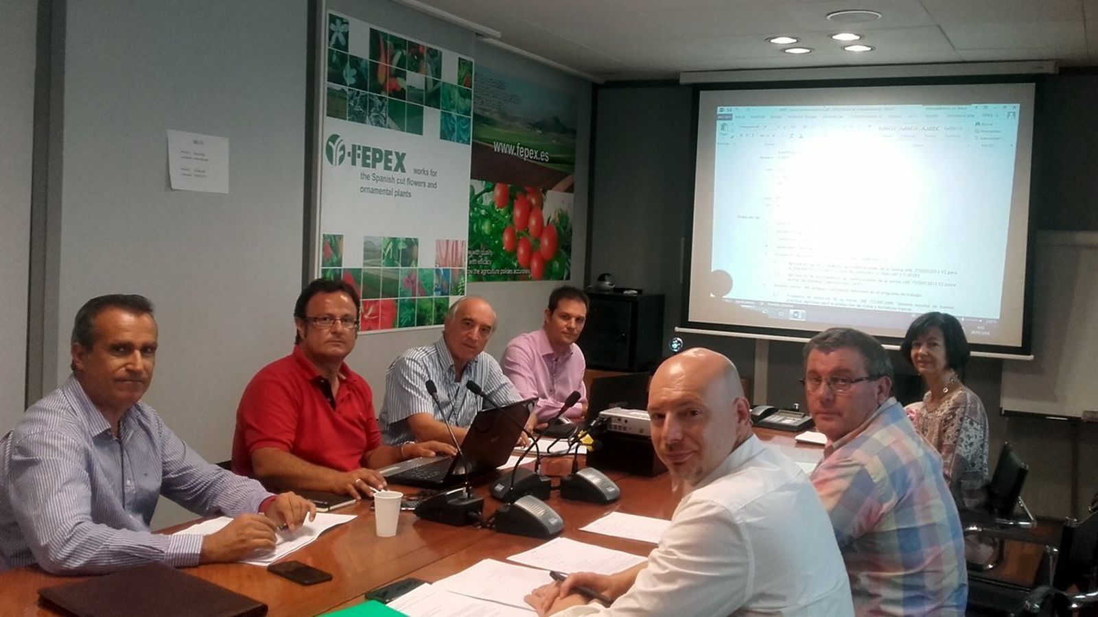 Imagen de archivo de una reunión en la sede de Fepex, con representantes almerienses.