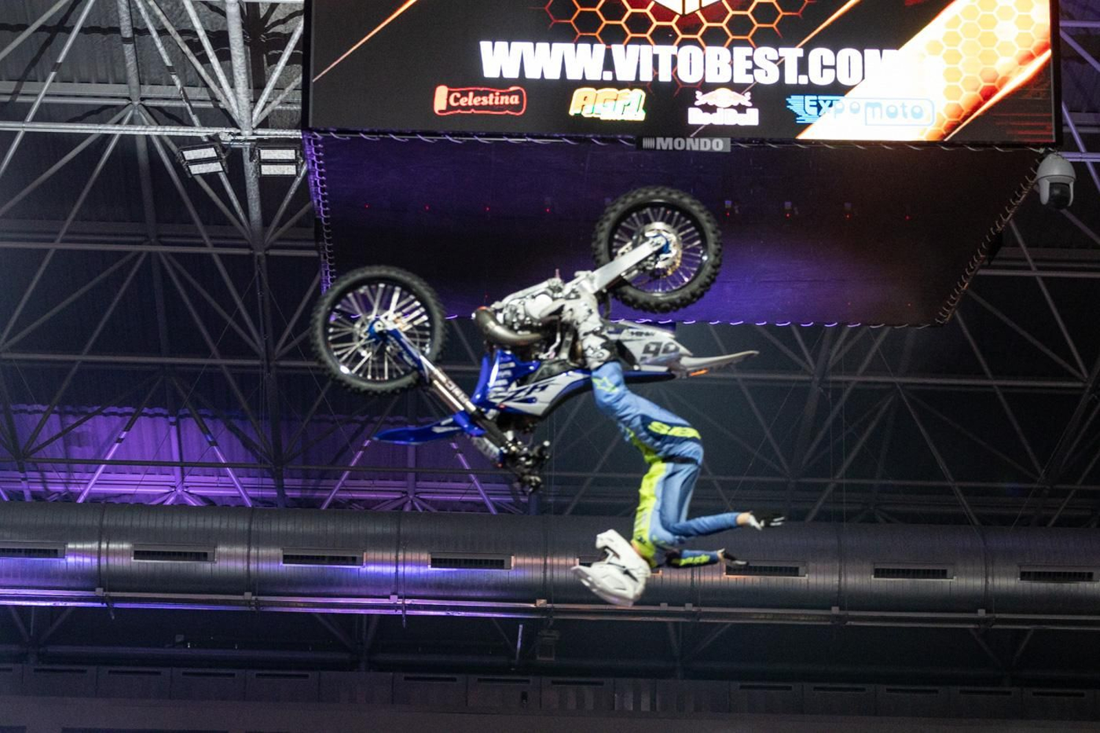 En imágenes: el Soloflow Freestyle enamora en Jaén con acrobacias y espectáculo en estado puro