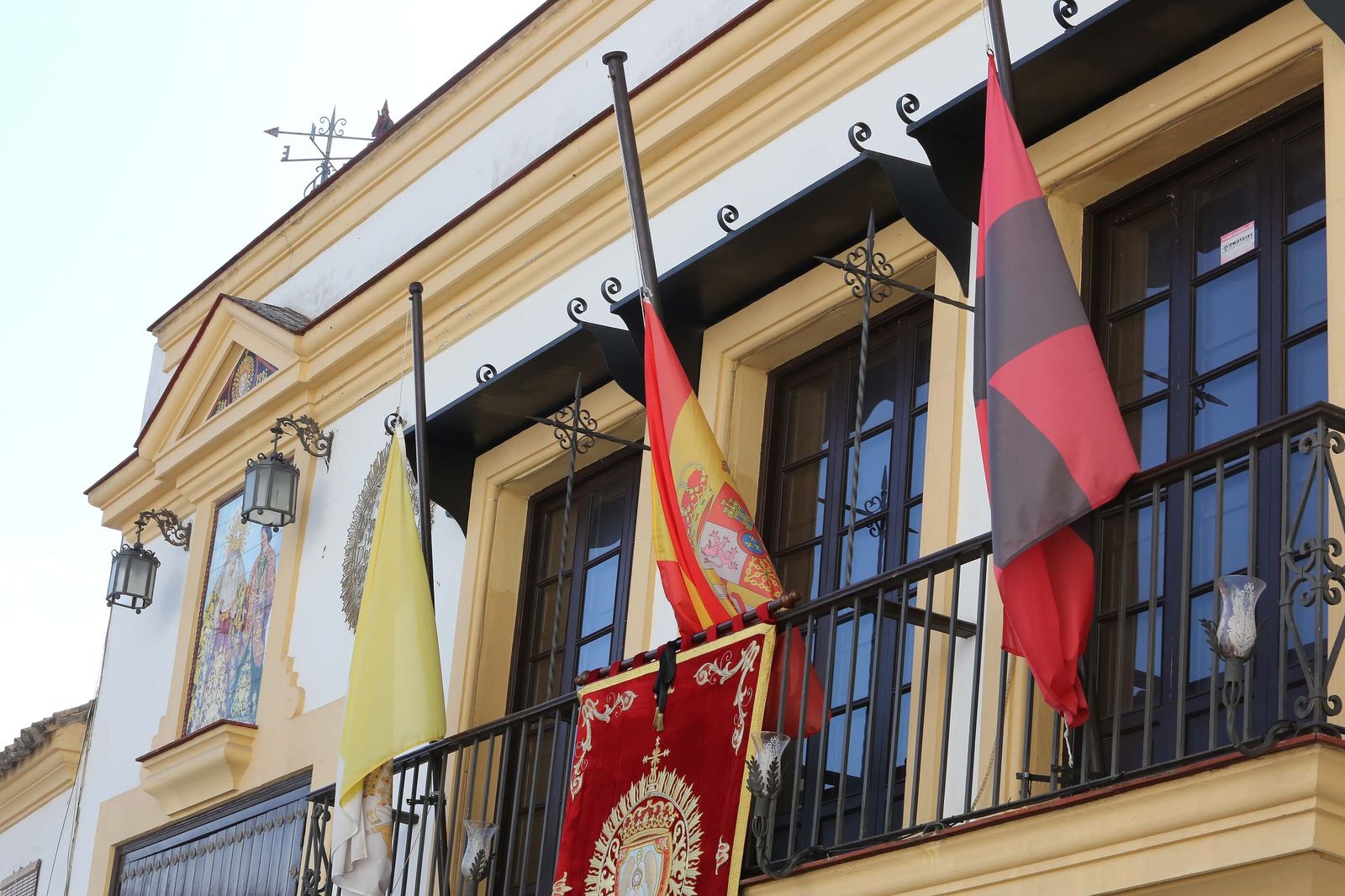 Primeras imágenes del entierro de Mercedes Domecq