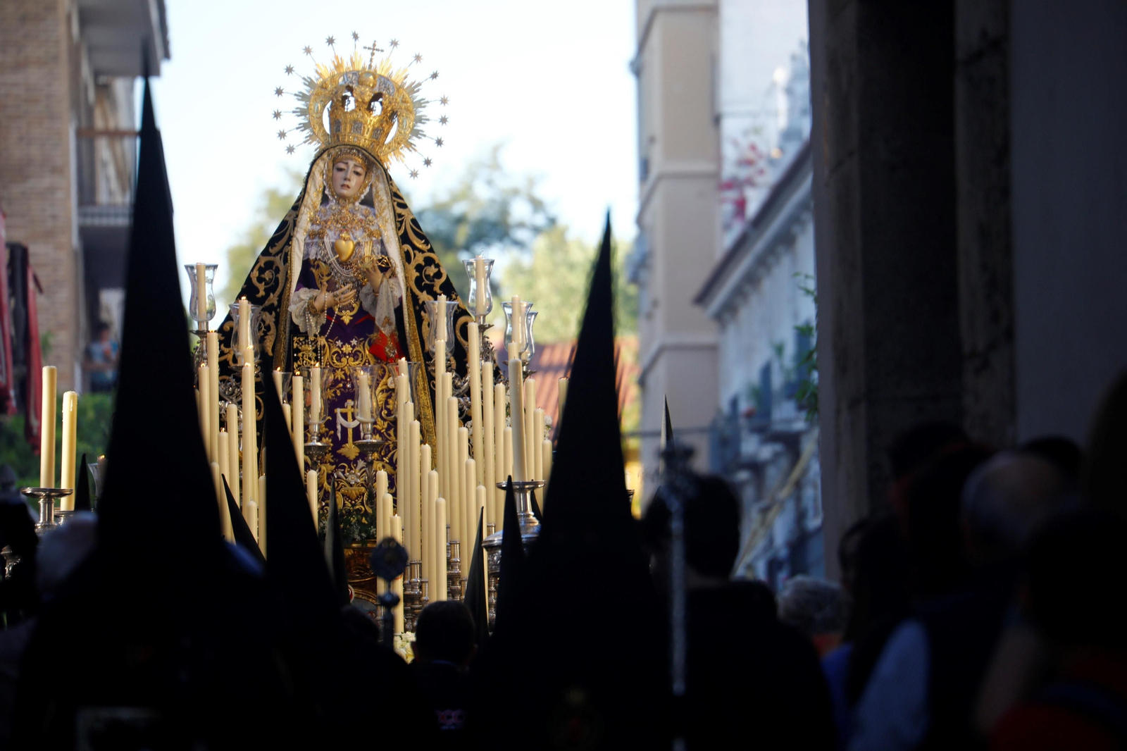 Viernes Santo en Córdoba: la procesión de los Dolores, en imágenes