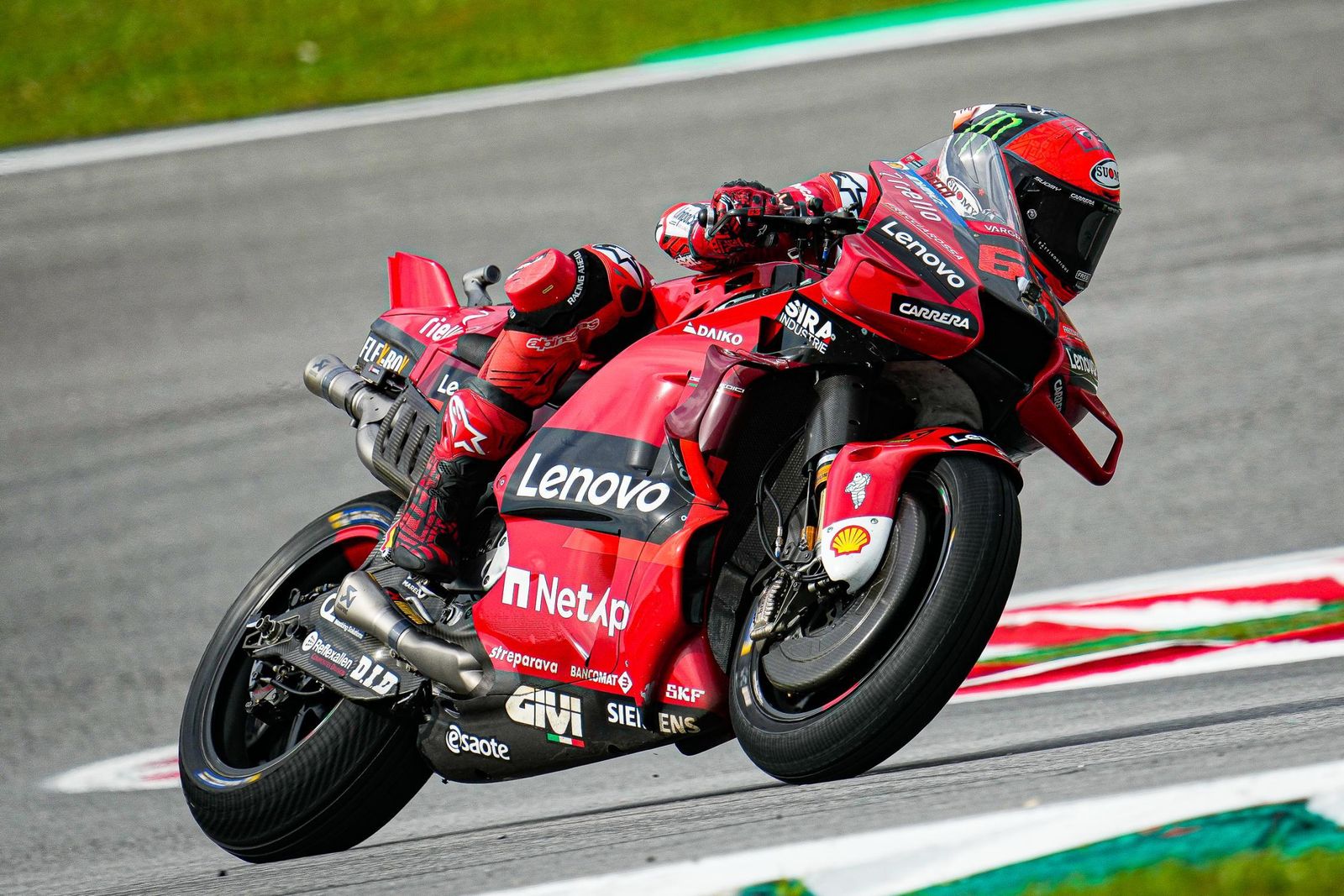 Bagnaia sólo ha podido ser 11º en el primer día de GP de Malasia.