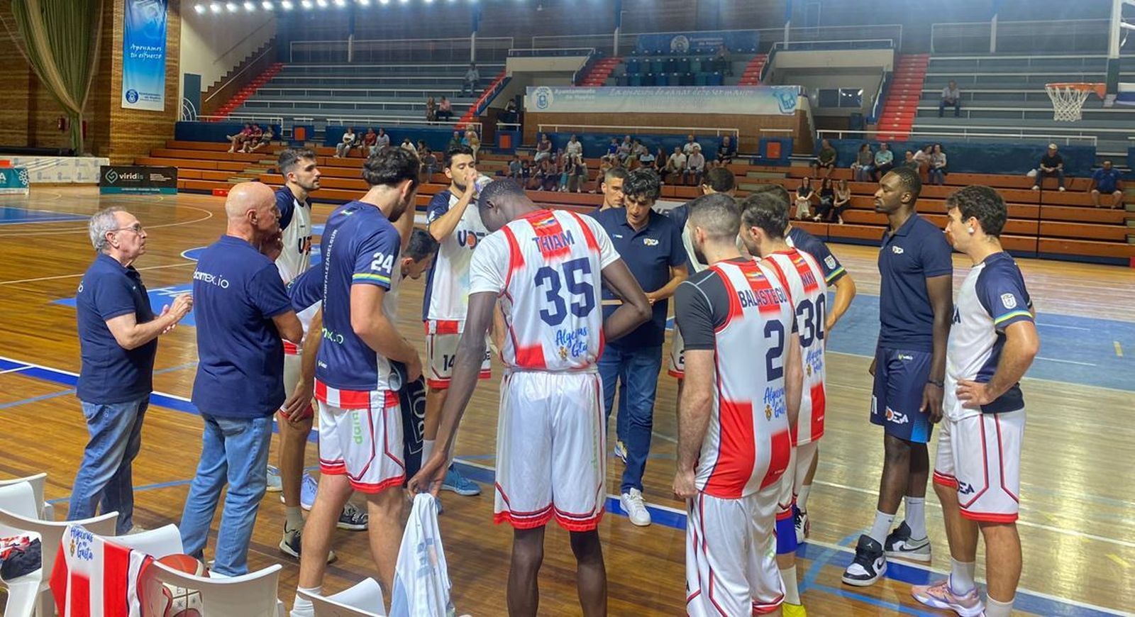 Udea, en un tiempo muerto, en Huelva.