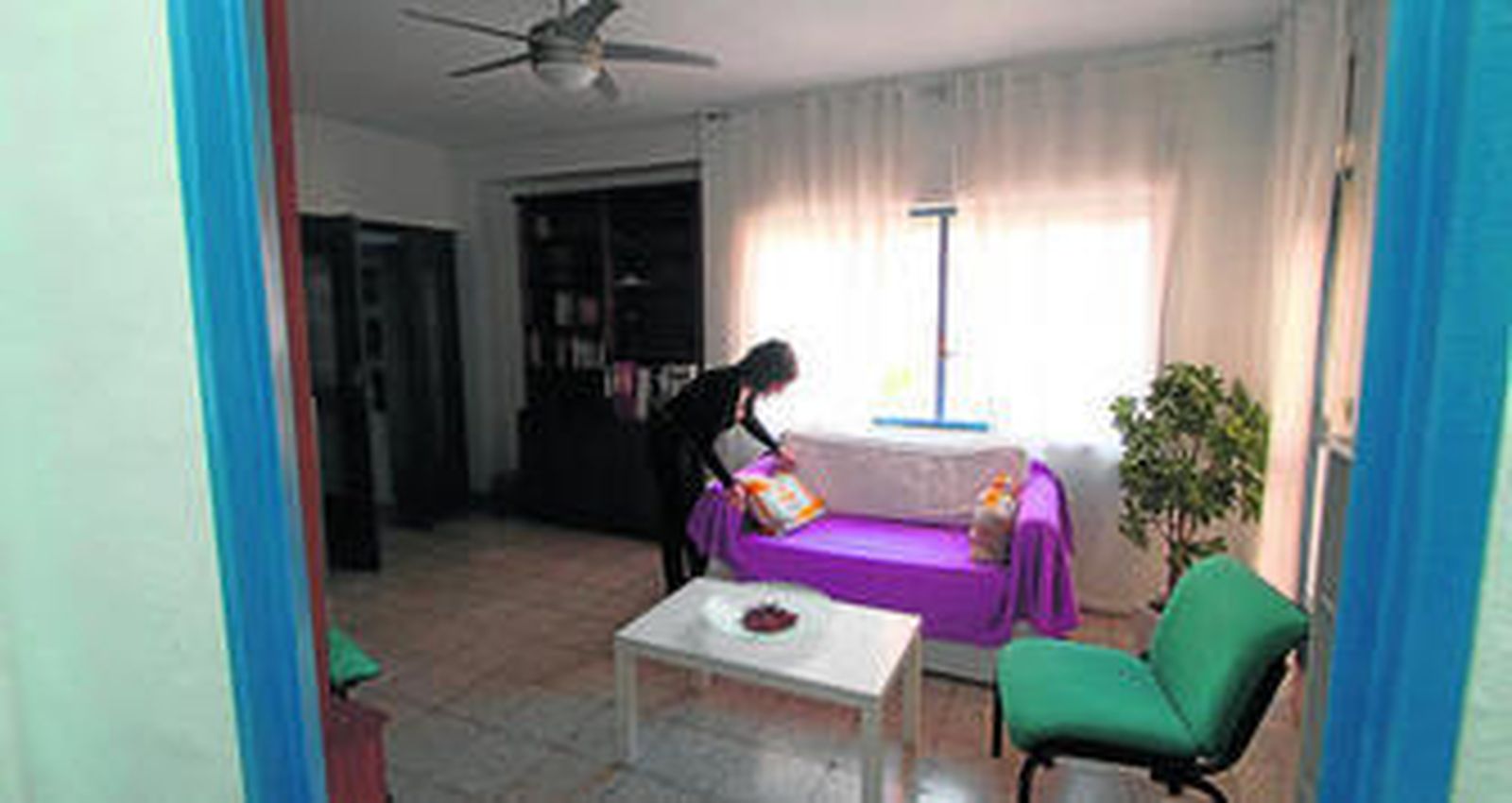 1. El Espacio Ariadna es un lugar de co-working que acoge distintos tratamientos pedagógicos y psicológicos 2. Laura Frost, actual coordinadora de Proyectos y Redes Sociales. Anteriormente fue directora y educadora de los centros de ACRE.